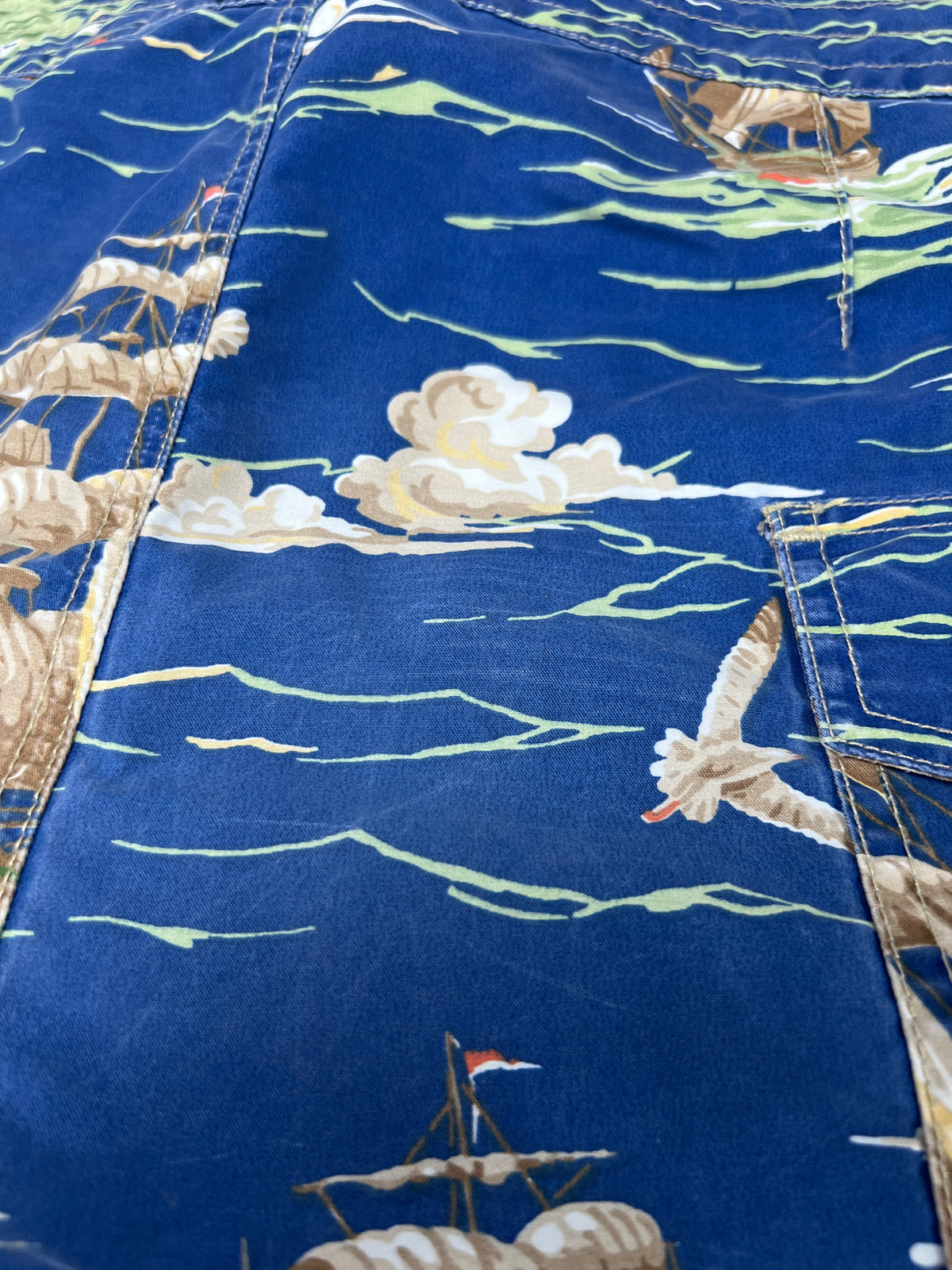 Short de baño Polo Ralph Lauren 🏇🏼color azul con diseño de veleros en blanco talla L (ver descripción)