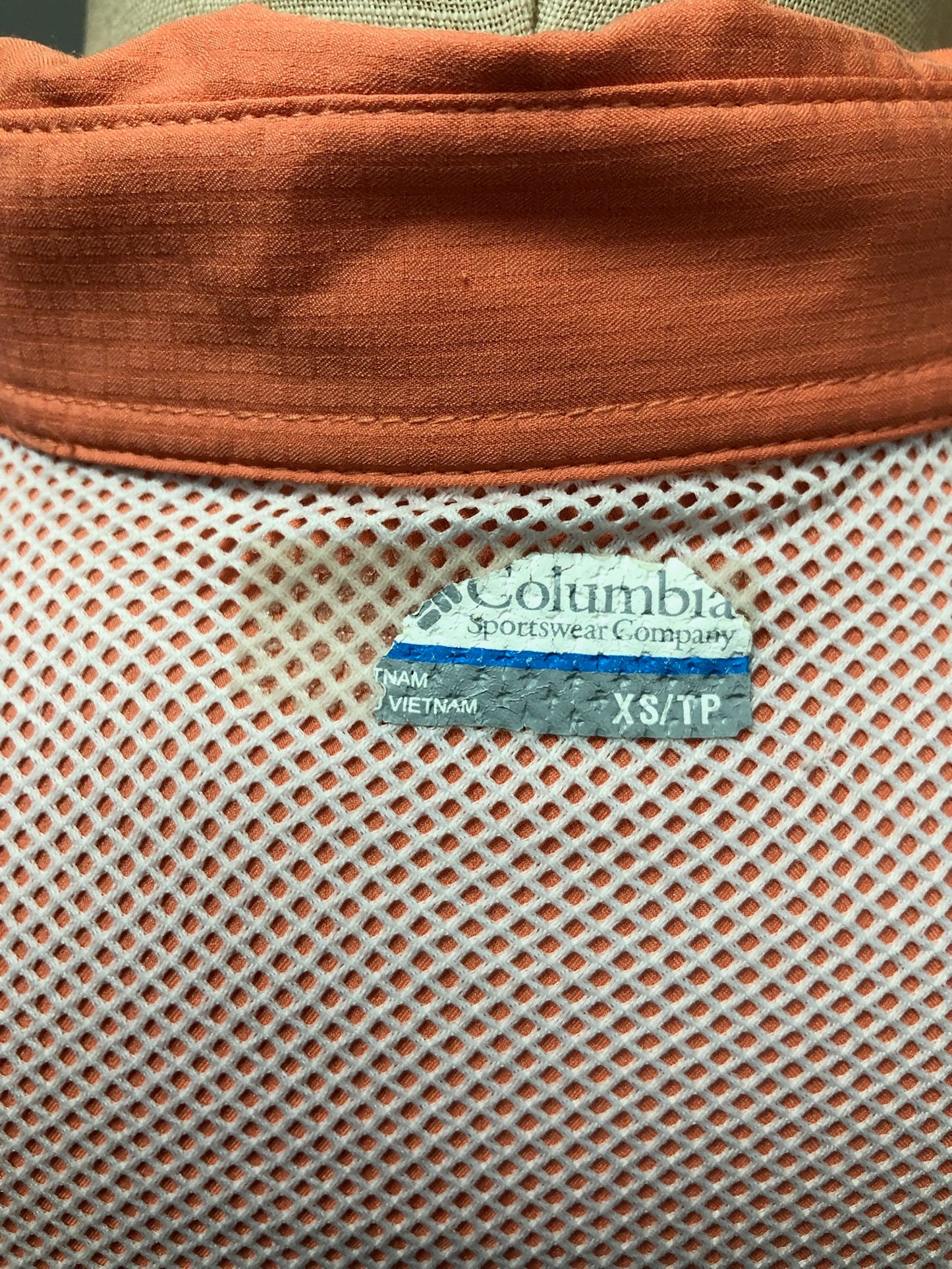 Camisa Columbia 🔹color salmon con Omni Shade Manga larga Talla XS