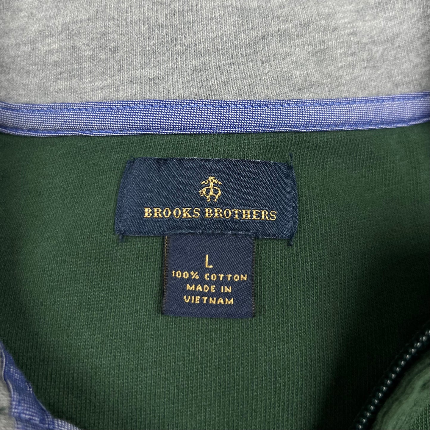 Sueter Jersey Brooks Brothers 🐑 color verde oscuro con logo celeste Talla L