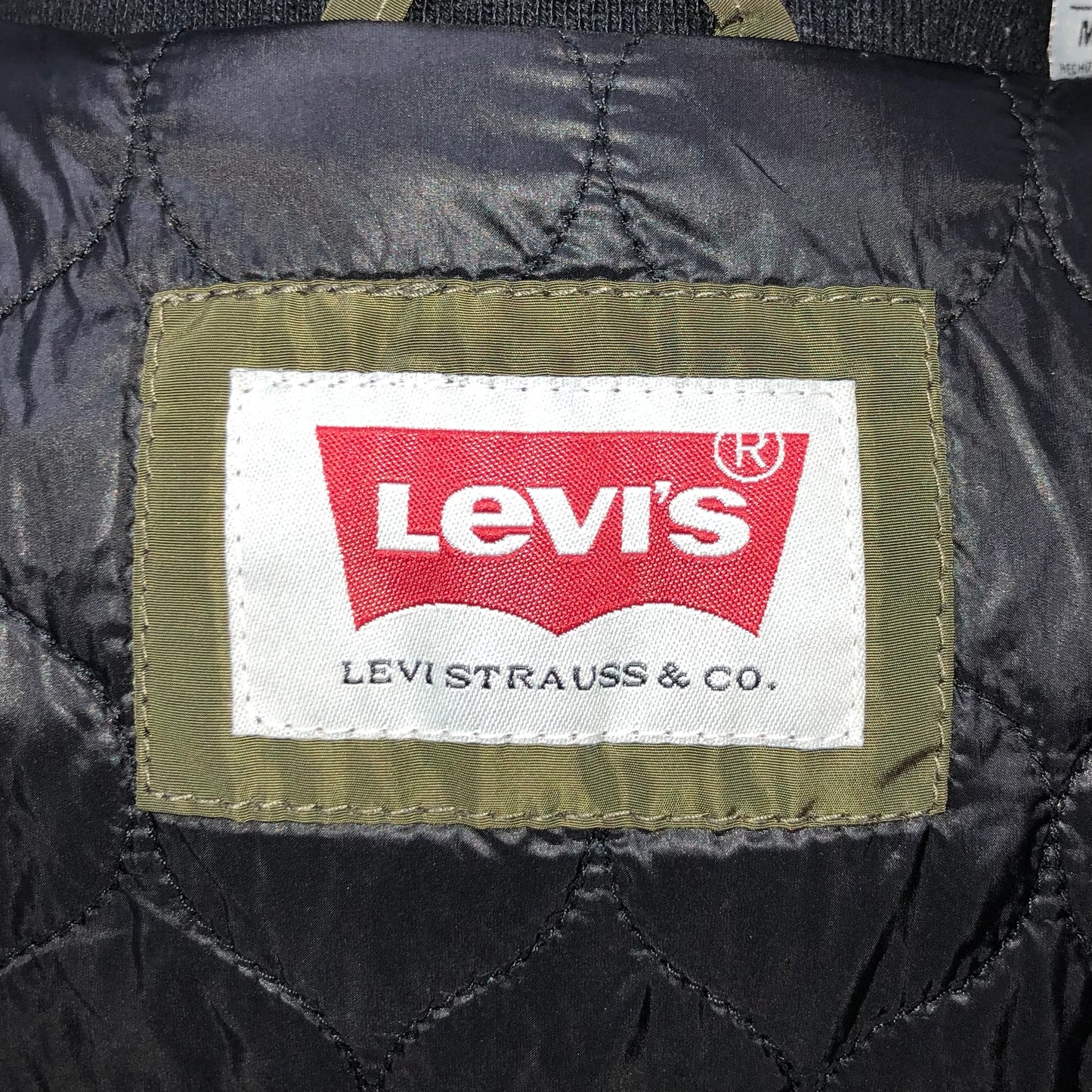Chaqueta bomber Levis 👖 color verde oscuro con multiples bolsillos Talla Medium