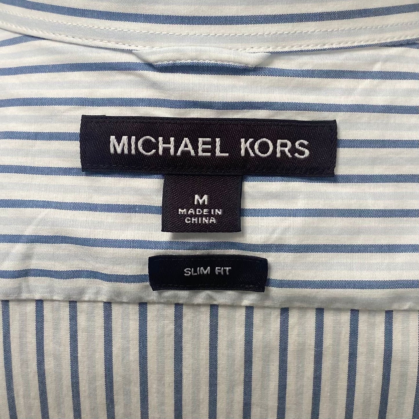 Camisa de botones Michael Kors 🇺🇸 color blanco con rayas en azul oscuro Talla M Entalle Slim Fit