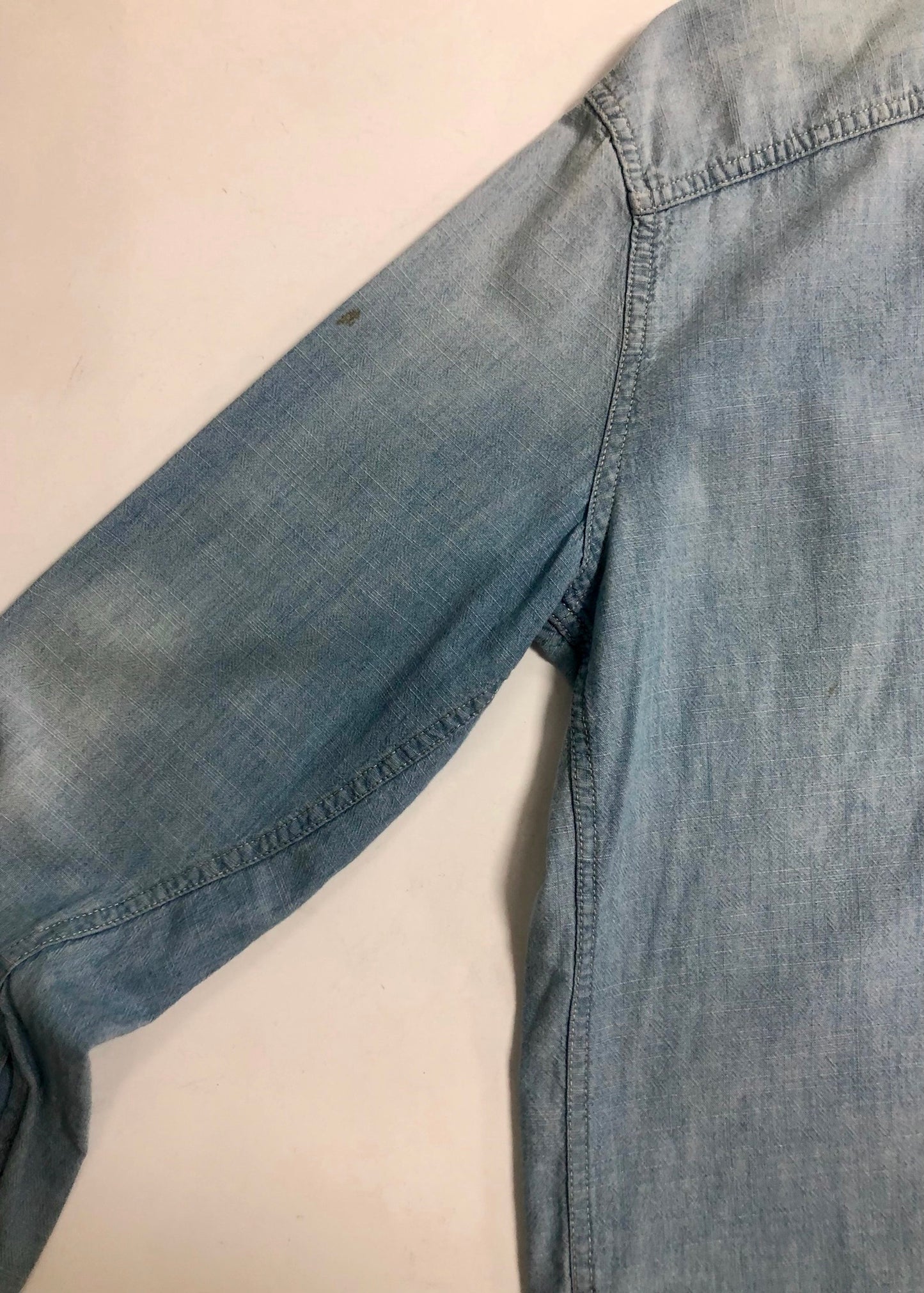 Camisa de botones American Eagle 🦅 de jeans color azul claro Talla S Entalle Clásico (ver descripción)