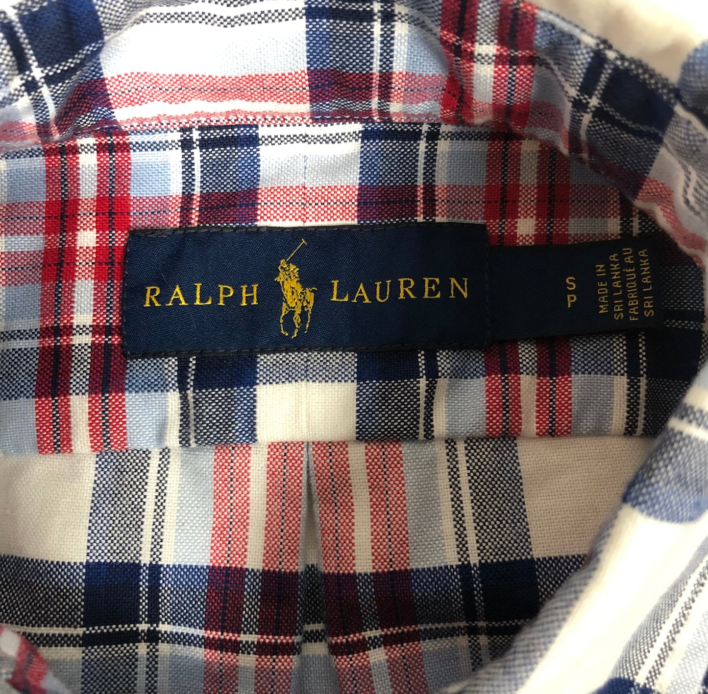 Camisa Polo Ralph Lauren 🏇🏼 Color blanco con patron de cuadros tartán azul y rojo Talla S Entalle Regular