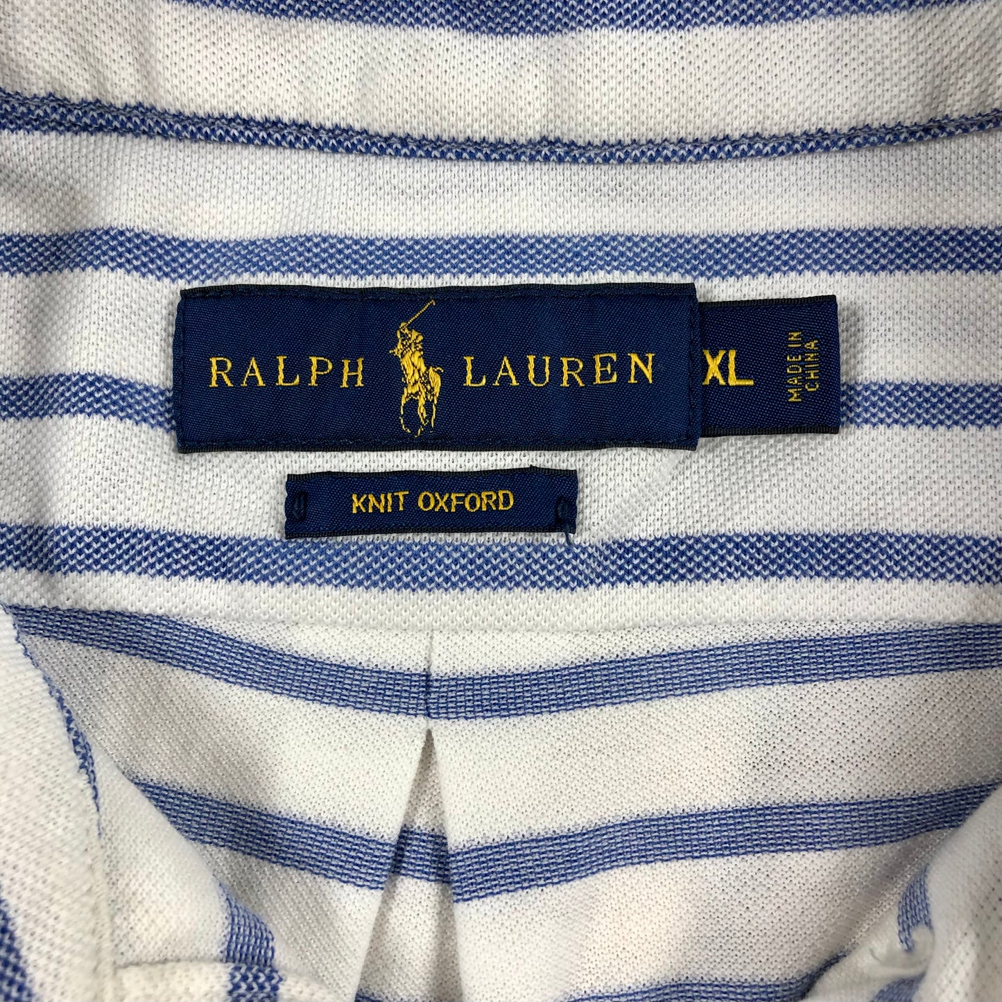 Camiseta Polo Ralph Lauren 🏇🏼 (Knit Oxford) color blanco con patrón del rayas en celeste Talla XL Entalle Regular