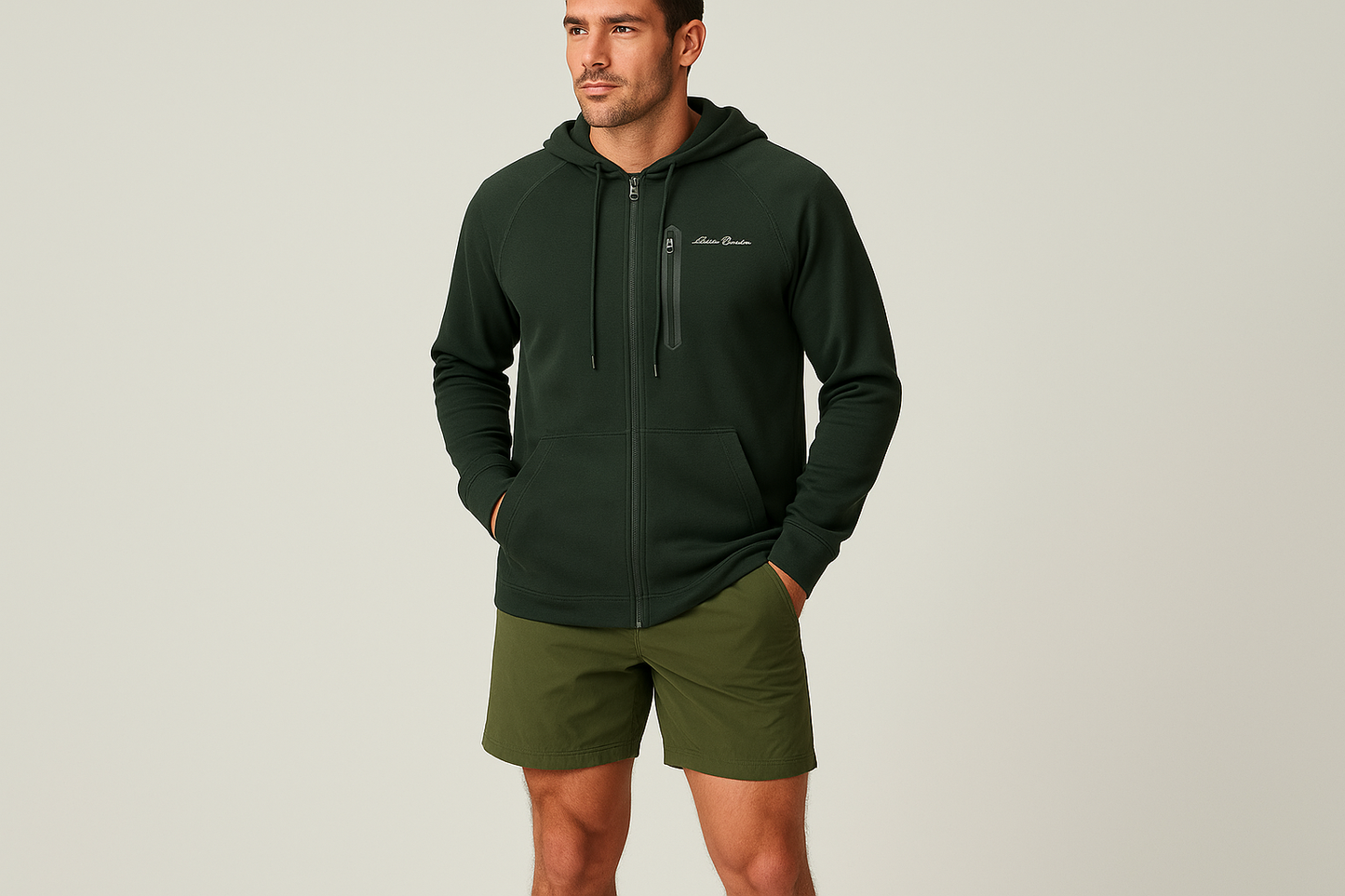 Look 6: Sudadera Eddie Bauer con shorts oliva - Estilo adventure casual