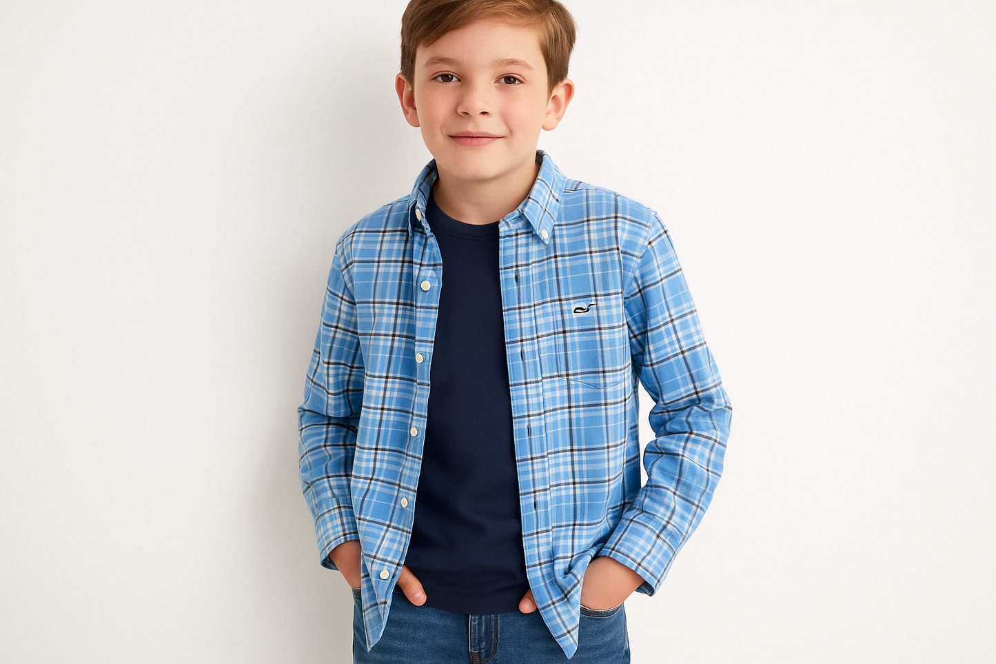 Look en capas con camiseta azul