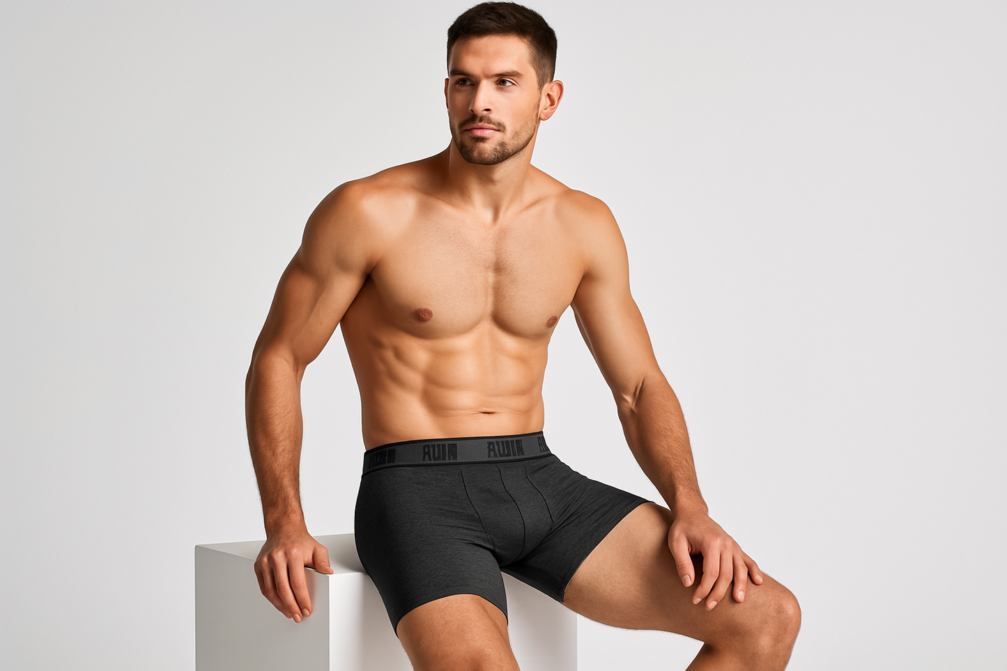 Modelo atlético - pose sentado