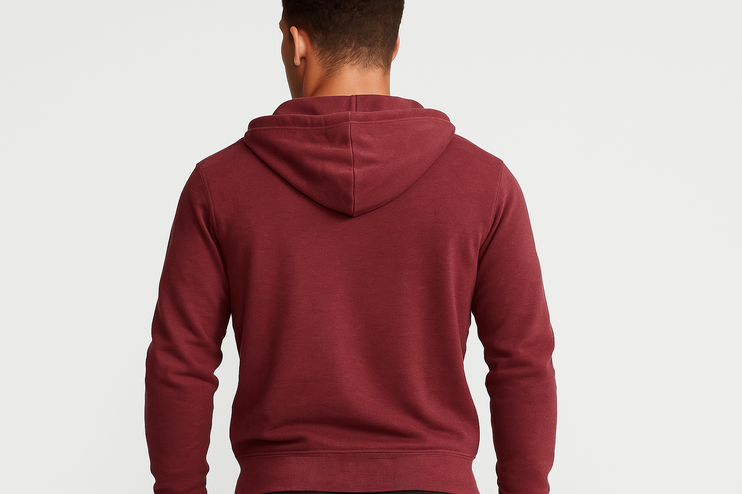 Modelo atlético vista trasera Polo Ralph Lauren con capucha