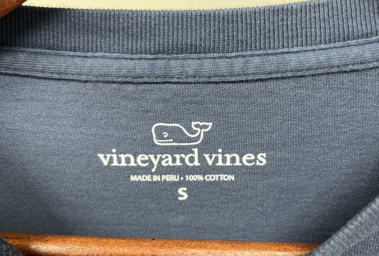 Camiseta de bolsillo Vineyard Vines 🐳 color azul oscuro con Diseño de ballena Talla Small