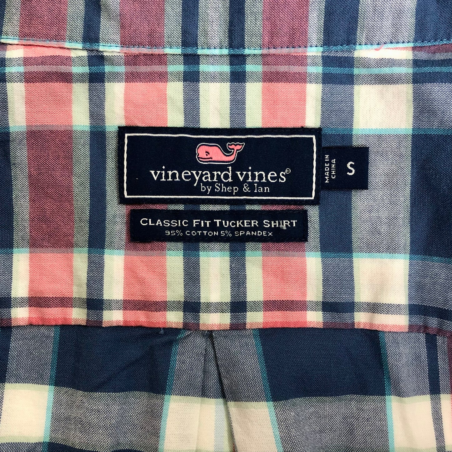 Camisa de botones Vineyard Vines 🐳 con patrón de cuadros en color rosado, azul y blanco Talla S Entalle Clásico