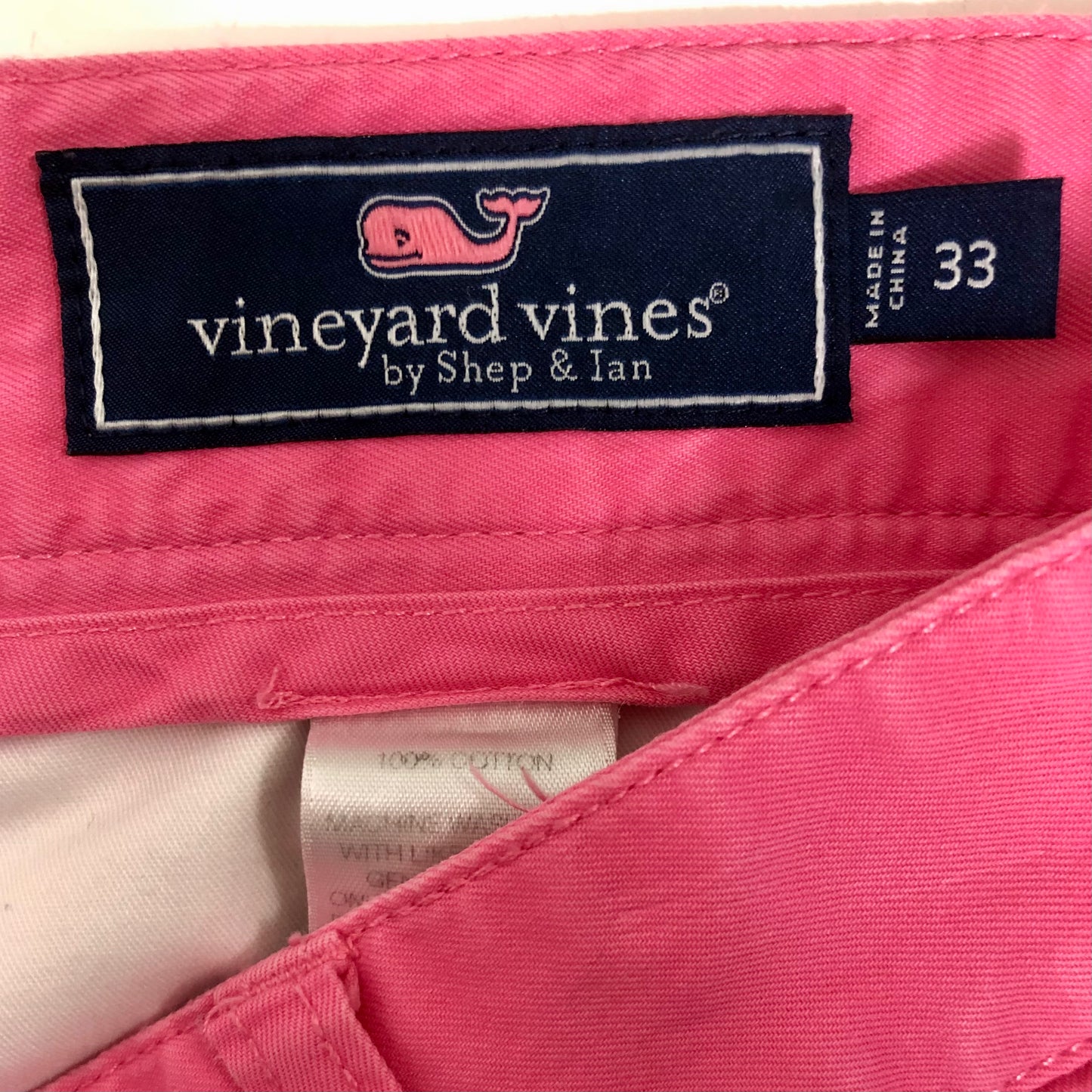 Short Casual Vineyard Vines 🐳 color Rosado intenso talla 33