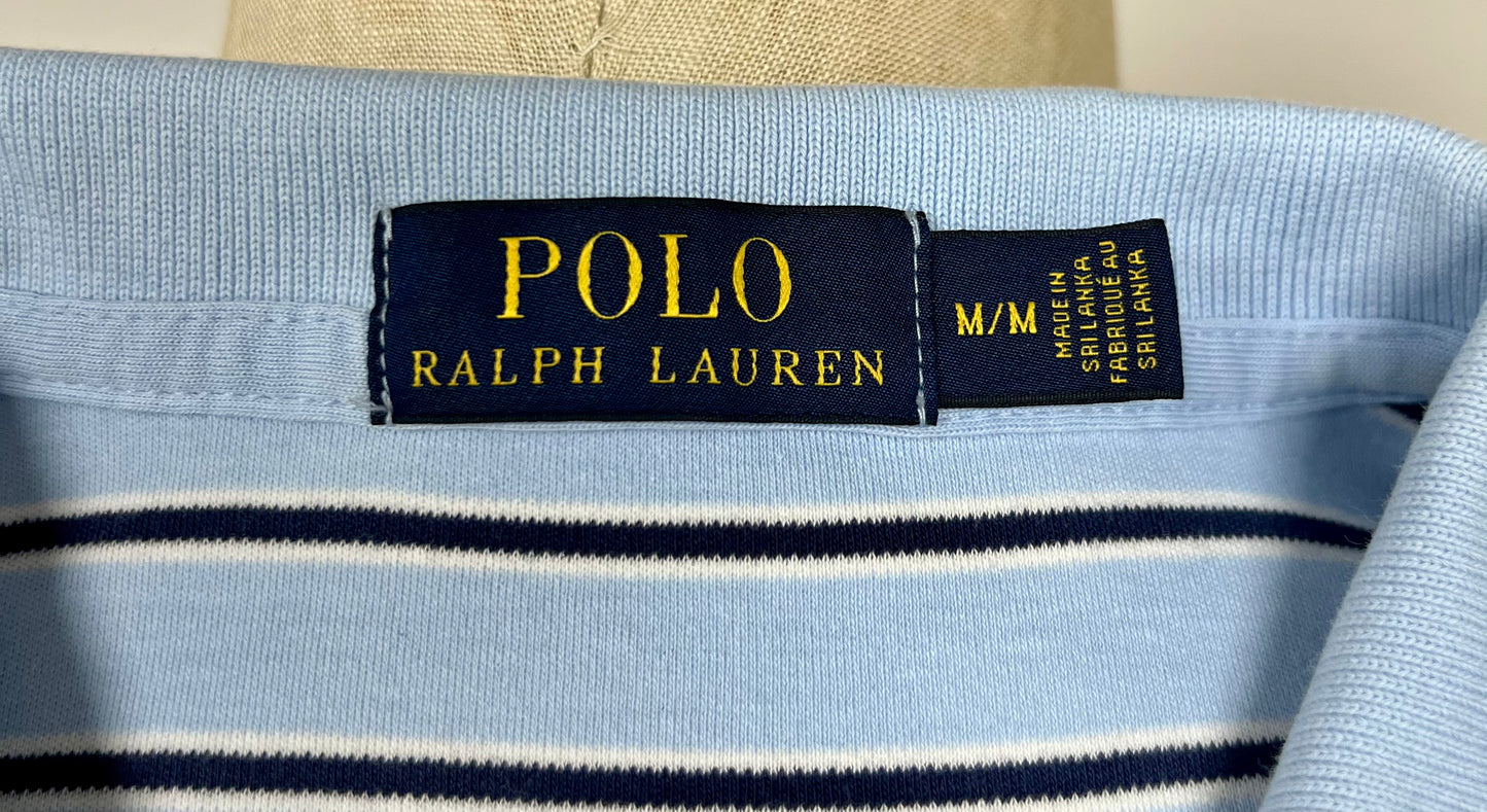 Camiseta Polo Ralph Lauren 🏇🏼 color celeste con patrón de rayas color negro y blanco Talla M Entalle Regular