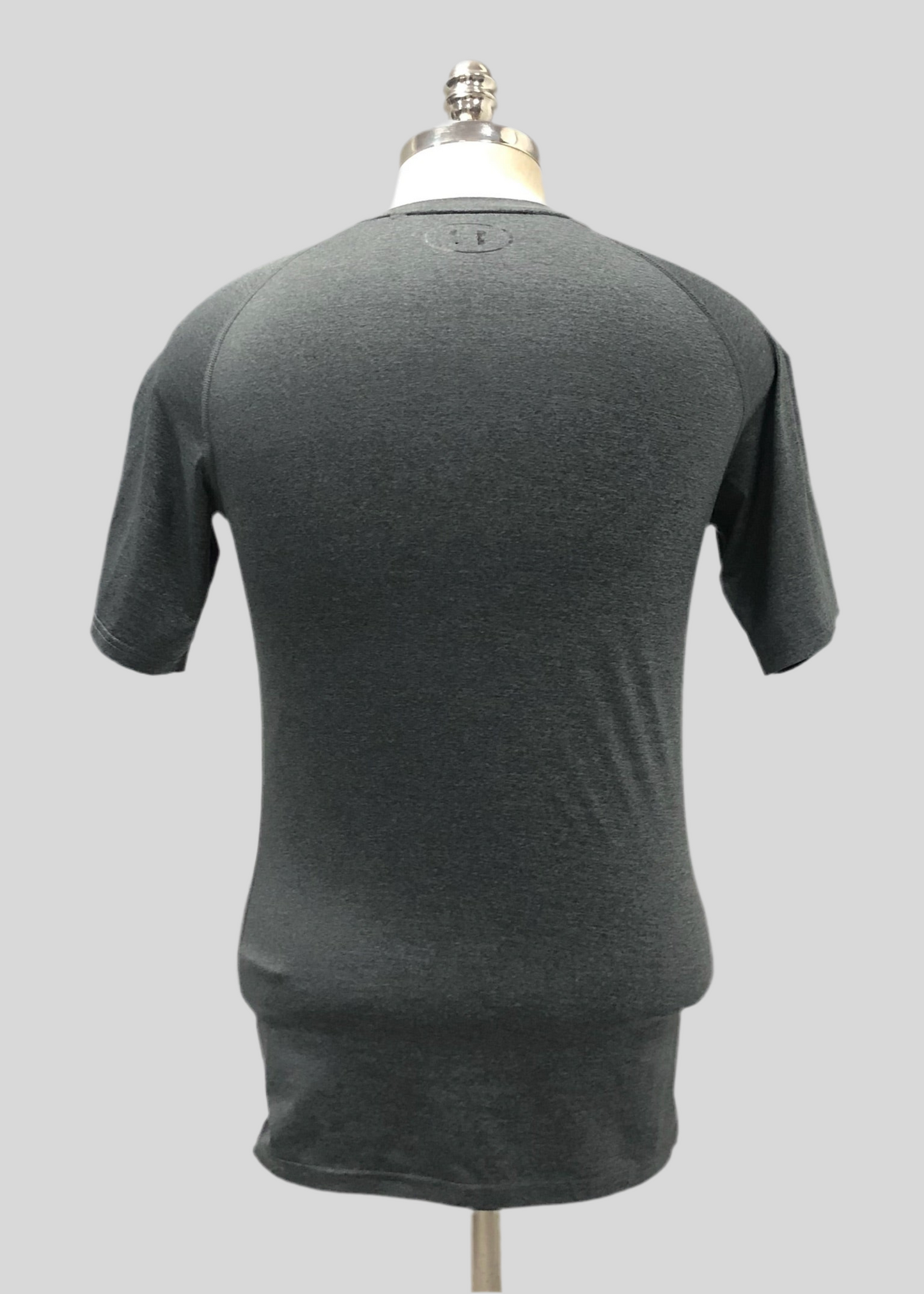 Camiseta de compresión Under Armour 🏋🏽 color gris y logo en gris oscuro Talla L (ver descripción)