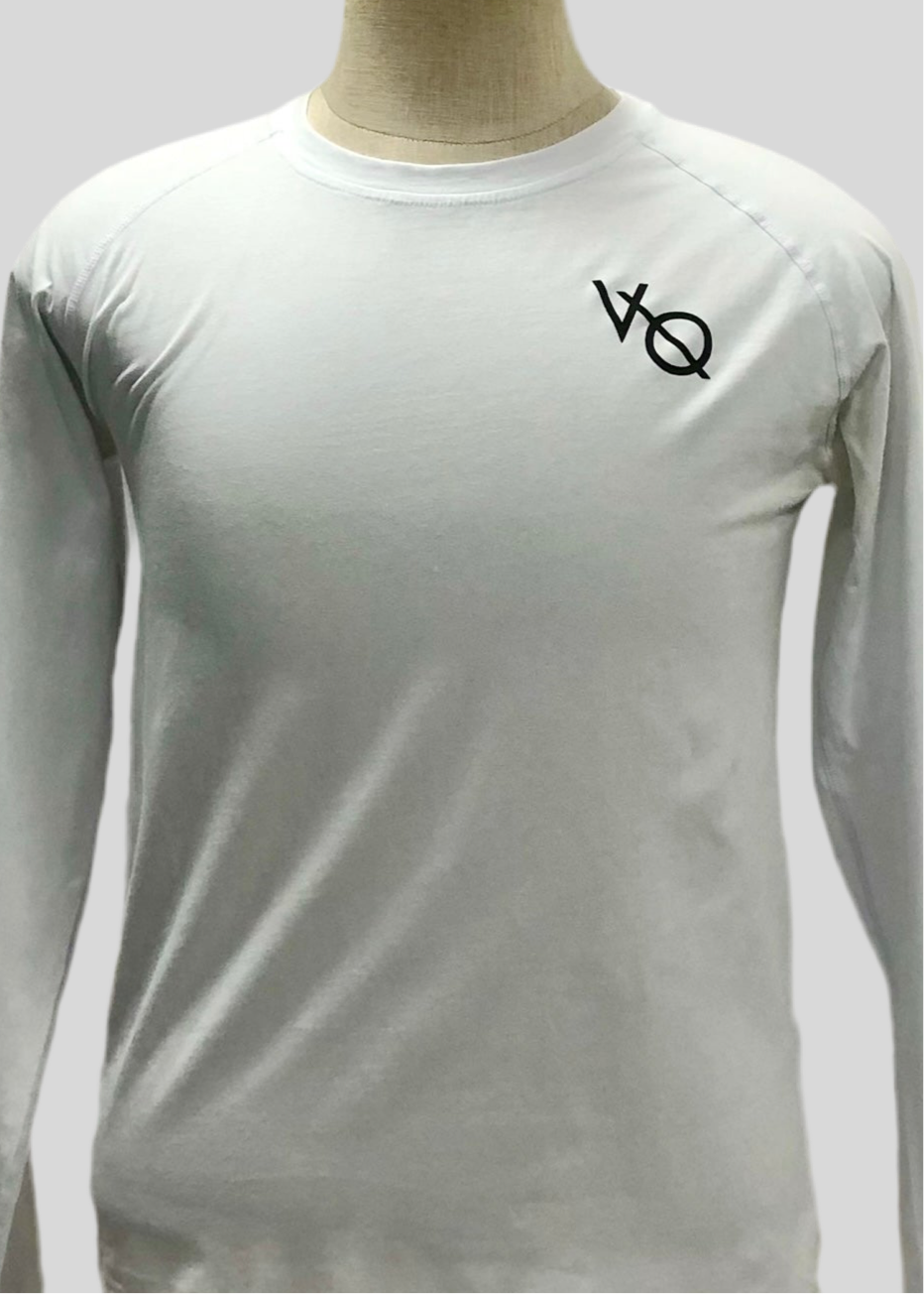 Camiseta de entrenamiento Vanquish 🏋🏽 color blanco y logo en negro Talla M