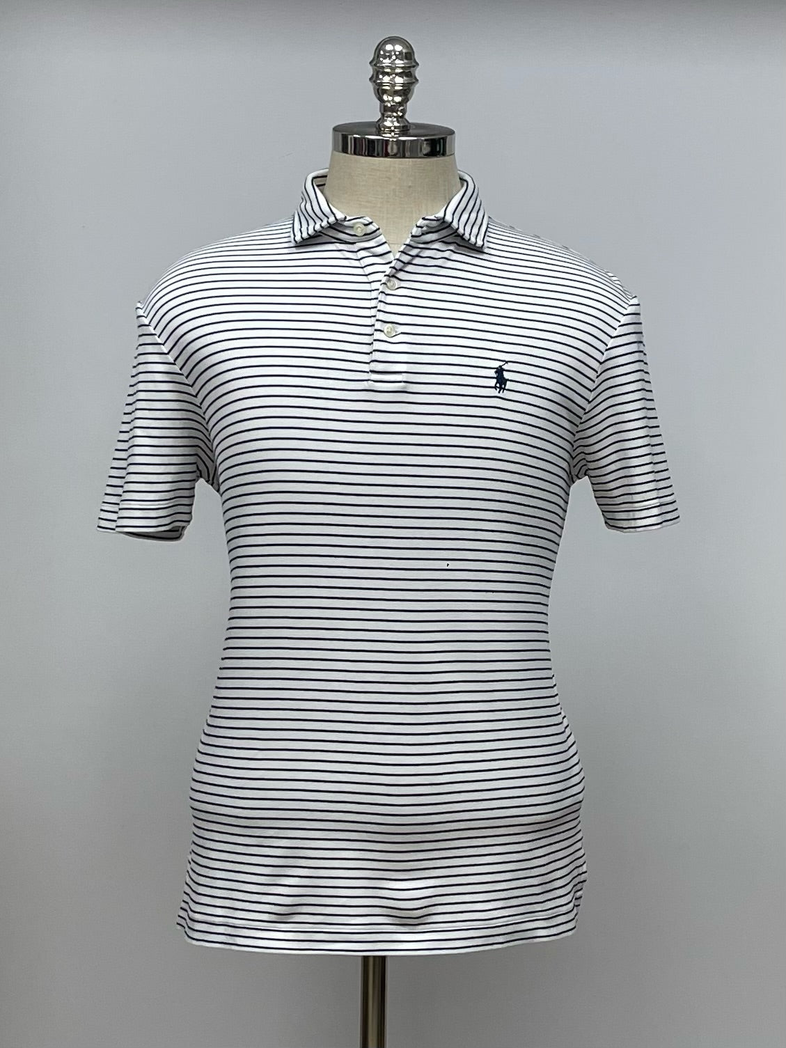 Camiseta Polo Ralph Lauren 🏇🏼color blanco con patrón de rayas en color negro Talla M Entalle Regular