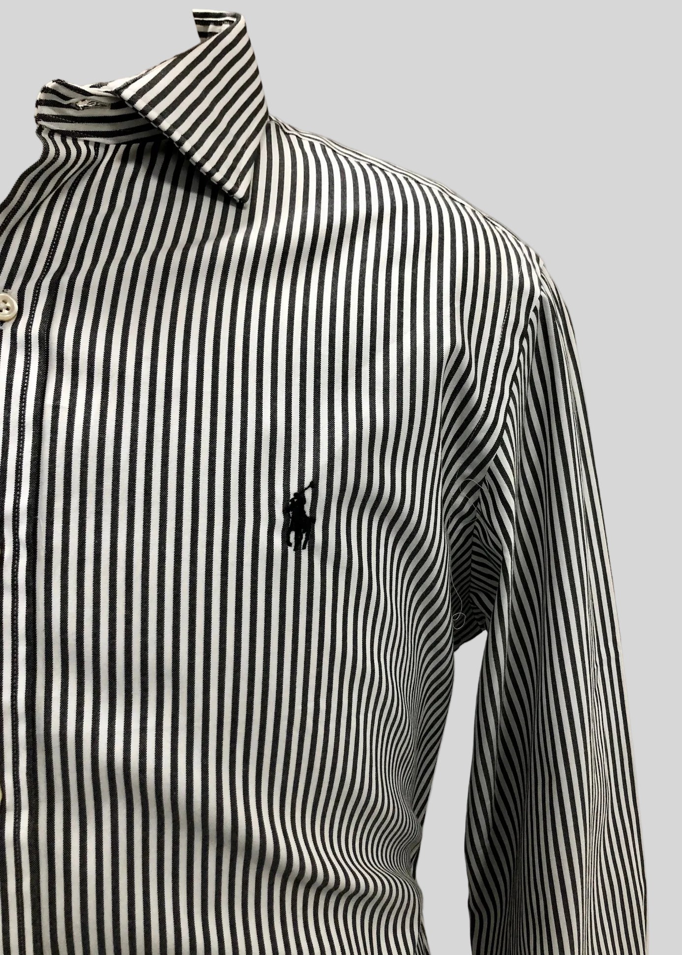 Camisa Polo Ralph Lauren 🏇🏼 color blanco de rayas en color negro Talla L Entalle Regular