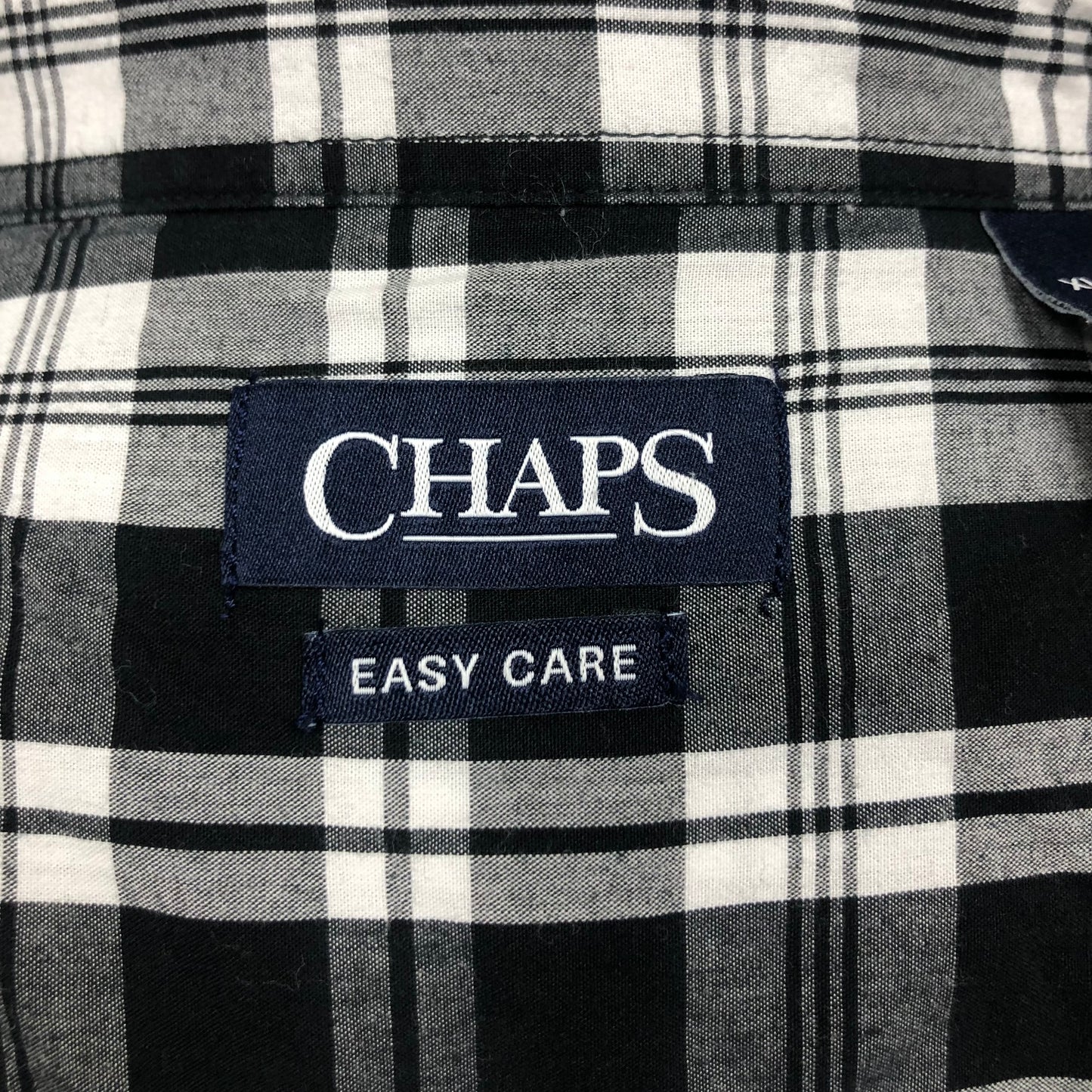 Camisa de botones Chaps con patron de cuadros en negro y blanco Talla XL Entalle Regular