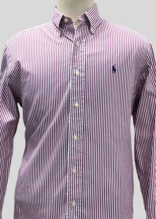 Camisa Polo Ralph Lauren 🏇🏼 con patron de rayas en color morado y blanco Talla M Entalle Clásico