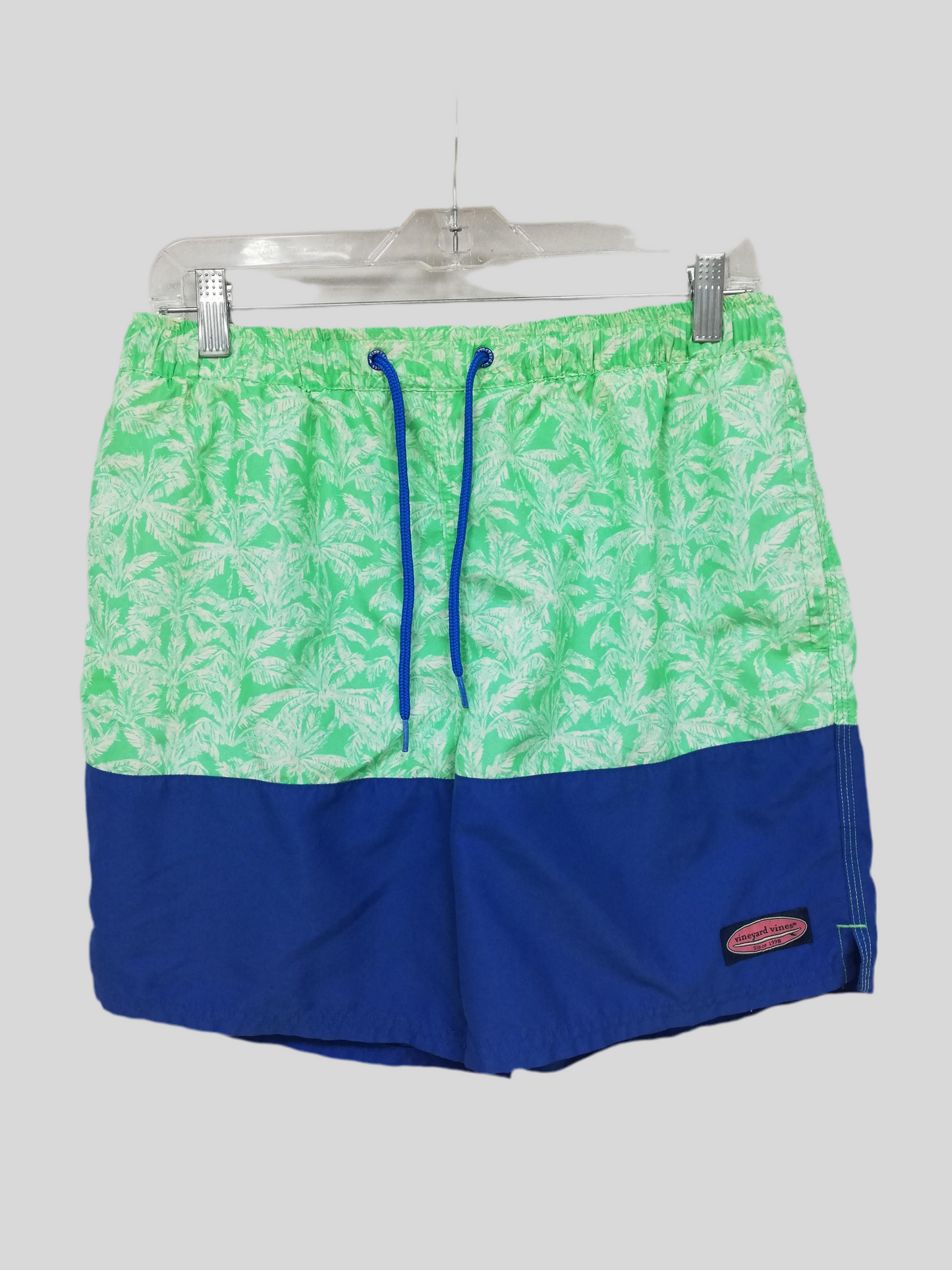 Short de baño Vineyard Vines 🐳 con diseño de palmeras en color verde y azul talla M