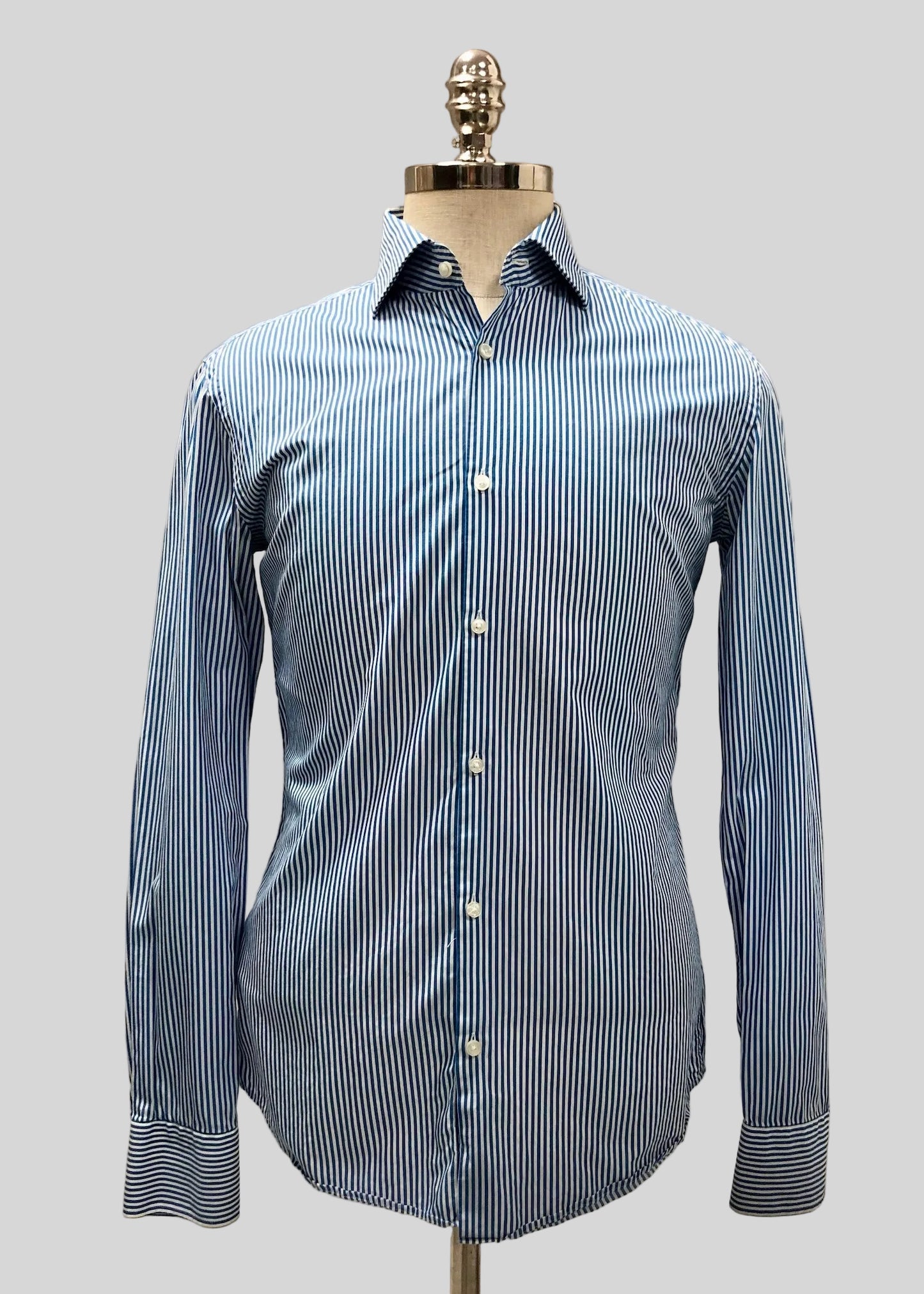 Camisa de botones Hugo Boss 🇩🇪 con patrón de rayas en azul y blanco Talla M Entalle Slim Fit (ver descripción)