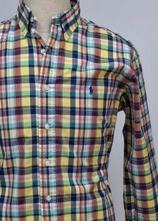 Camisa Polo Ralph Lauren 🏇🏼 Color amarillo con patron de cuadros tartan en color rojo, azul y blanco Talla M Entalle Clásico