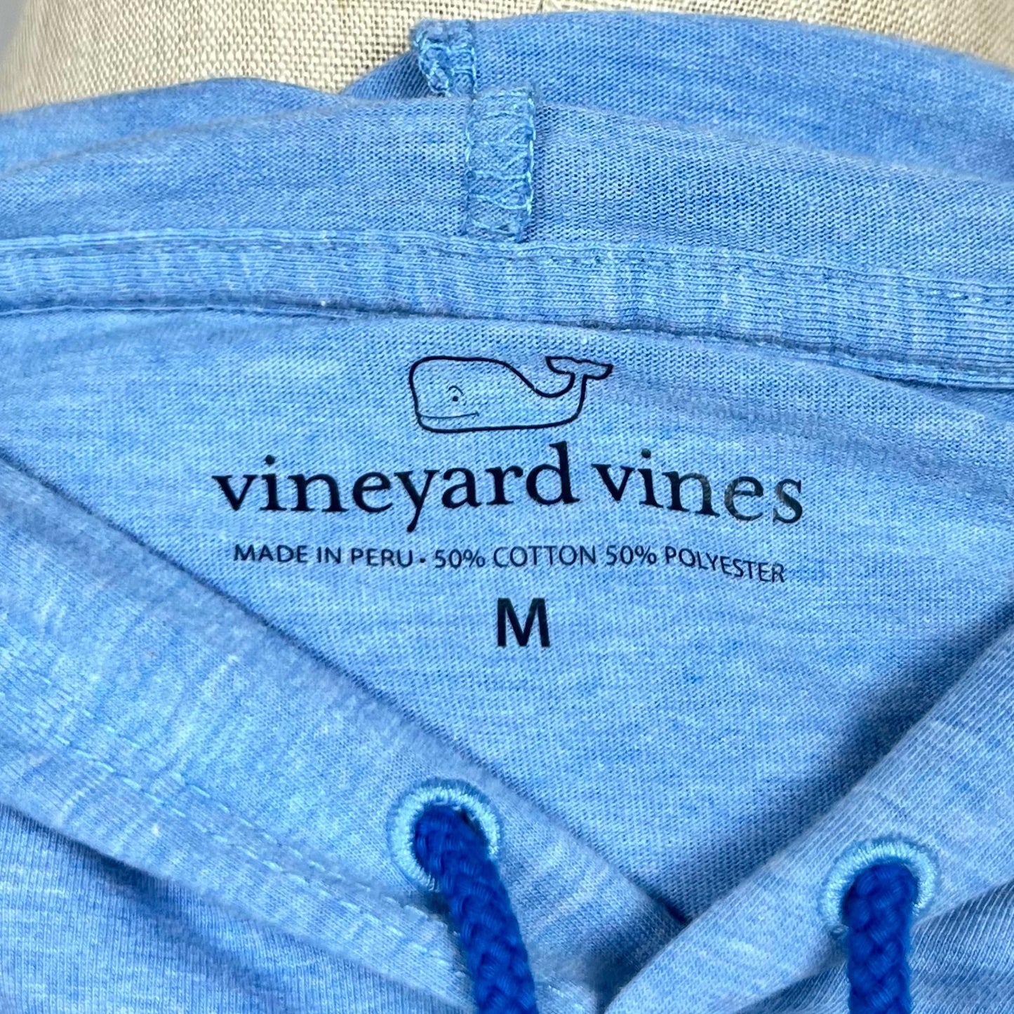 Camiseta con capucha Vineyard Vines 🐳 color celeste con logo de Ballena en bolsillo Talla Medium