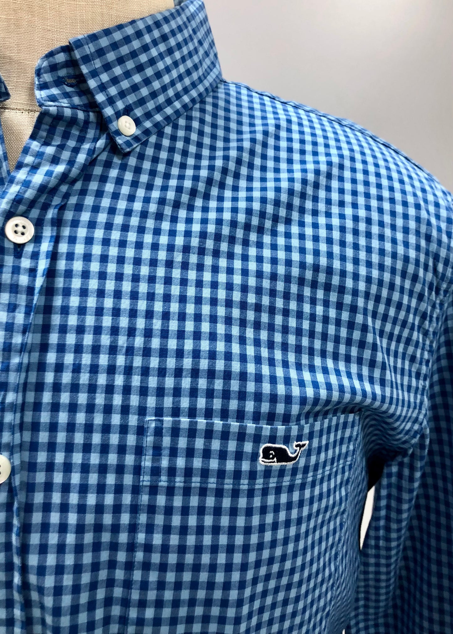 Camisa de botones Vineyard Vines 🐳 con patrón de cuadros gingham en color azul y celeste Talla M Entalle Slim Fit