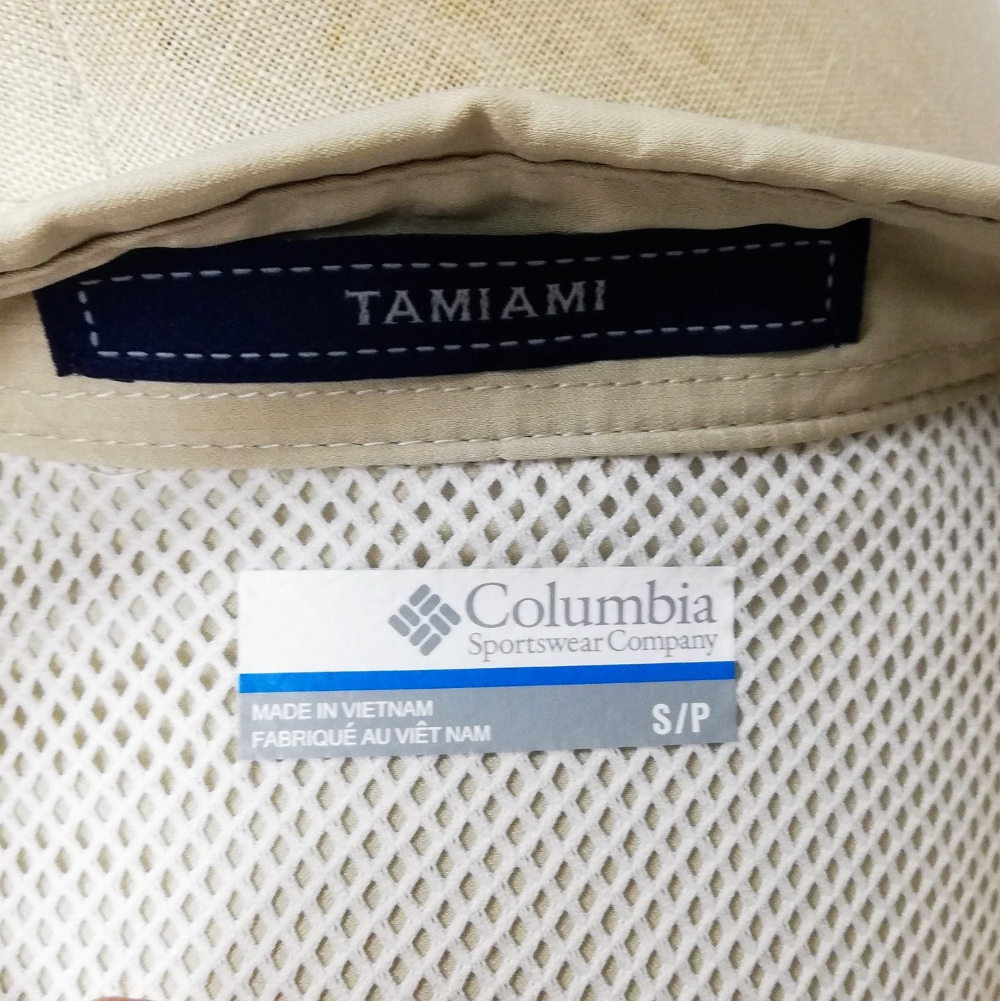 Camisa Columbia 🔹con bolsillo color Kaki claro con Omni Shade Talla S (ver descripción)