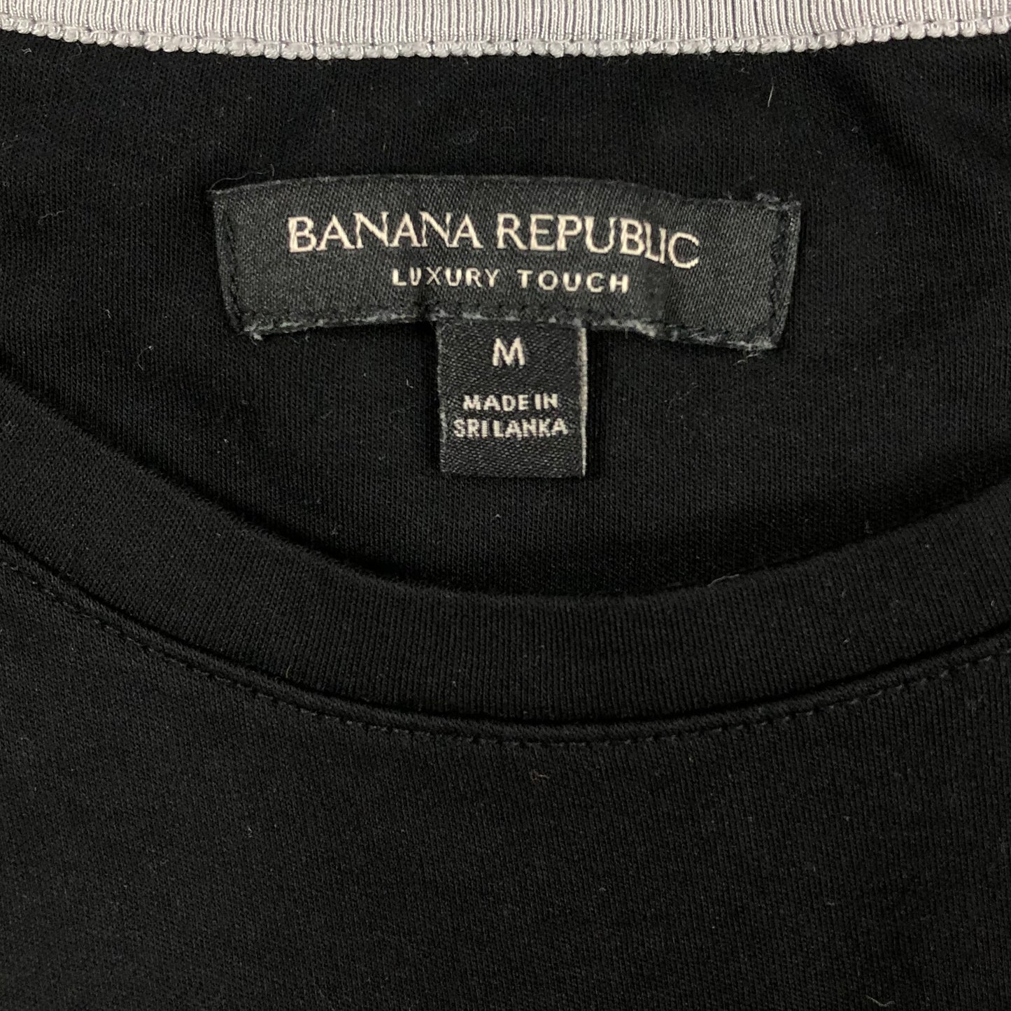 Camiseta cuello redondo Banana Republic 🇺🇸 color negro Talla M