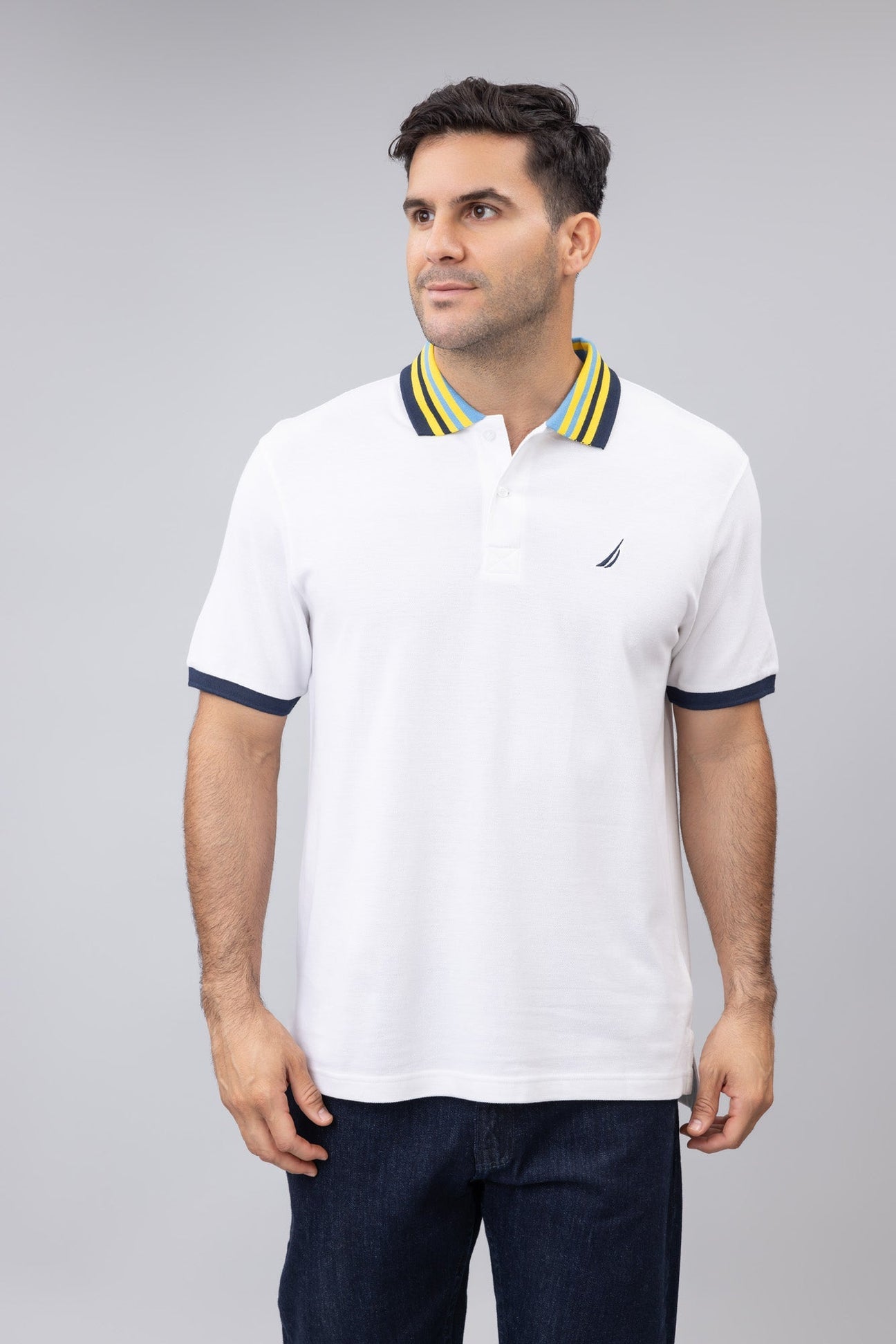 Camiseta Polo Nautica ⚓️ color blanco y diseño de cuello Talla M Entalle Regular