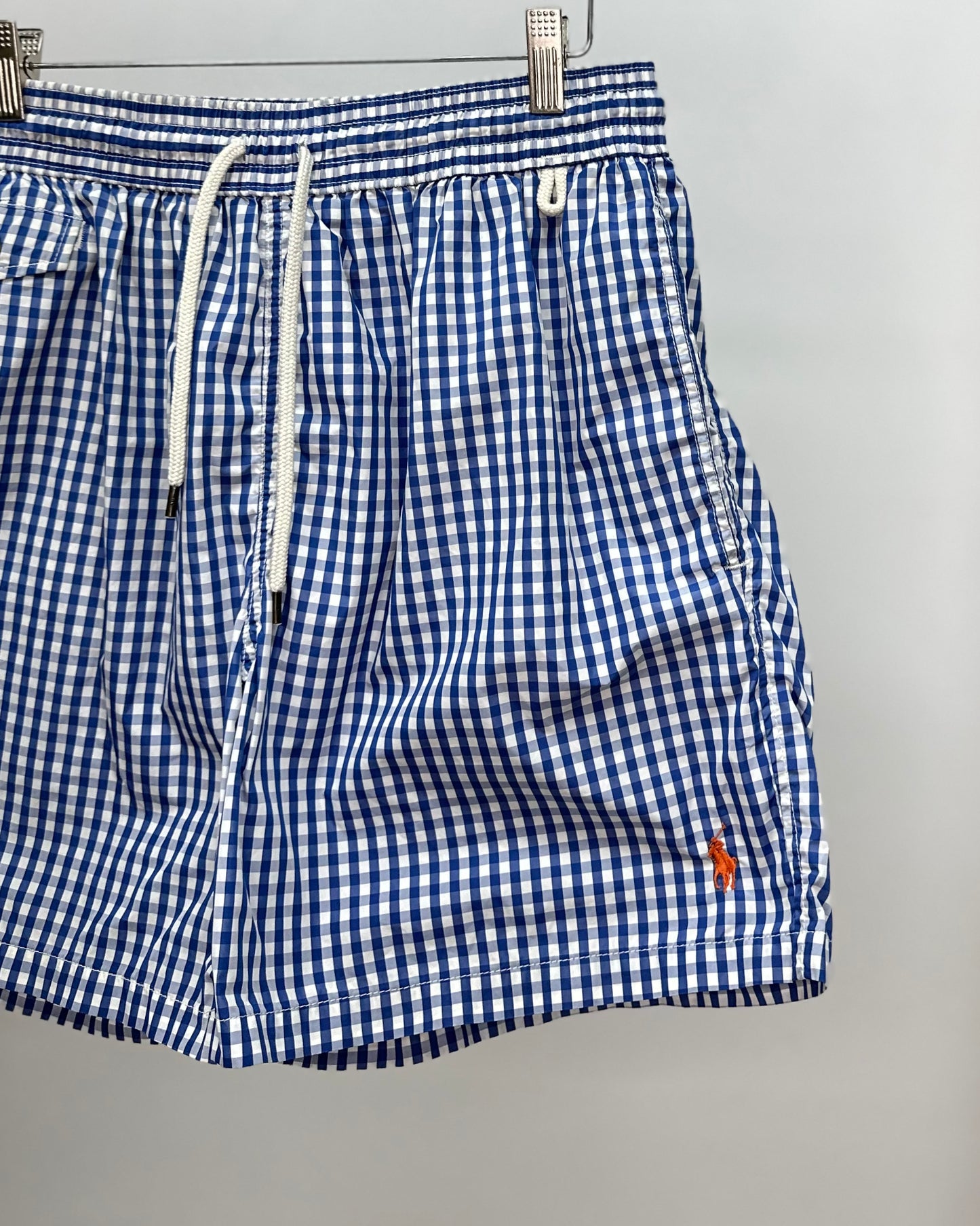 Short de baño Polo Ralph Lauren 🏇🏼 con patron de cuadros gingham en color azul  y blanco con logo bordado en color naranja talla L