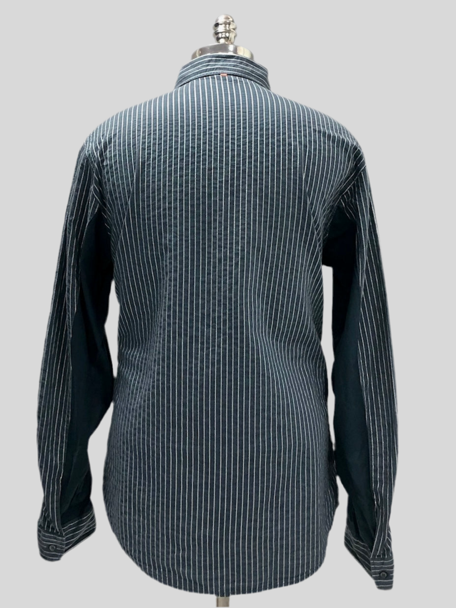 Camisa de botones Hugo Boss 🇩🇪 con patron de rayas en negro y blanco Talla L Entalle Regular