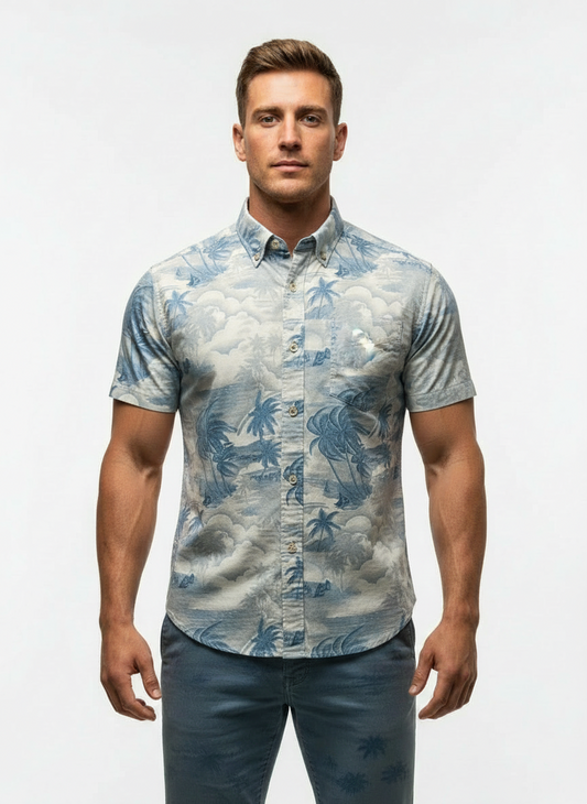 Camisa marca Levis 👖color blanco con diseño de palmeras en color azul Talla M Entalle Regular