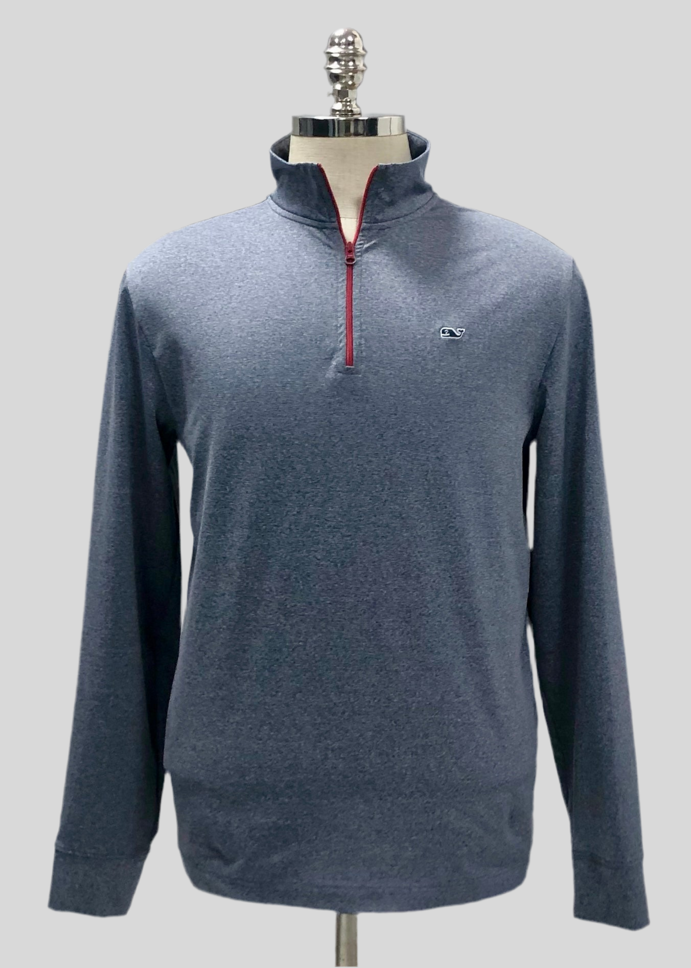 Sueter Jersey Vineyard Vines 🐳 Performance color gris con zipper rojo Talla S