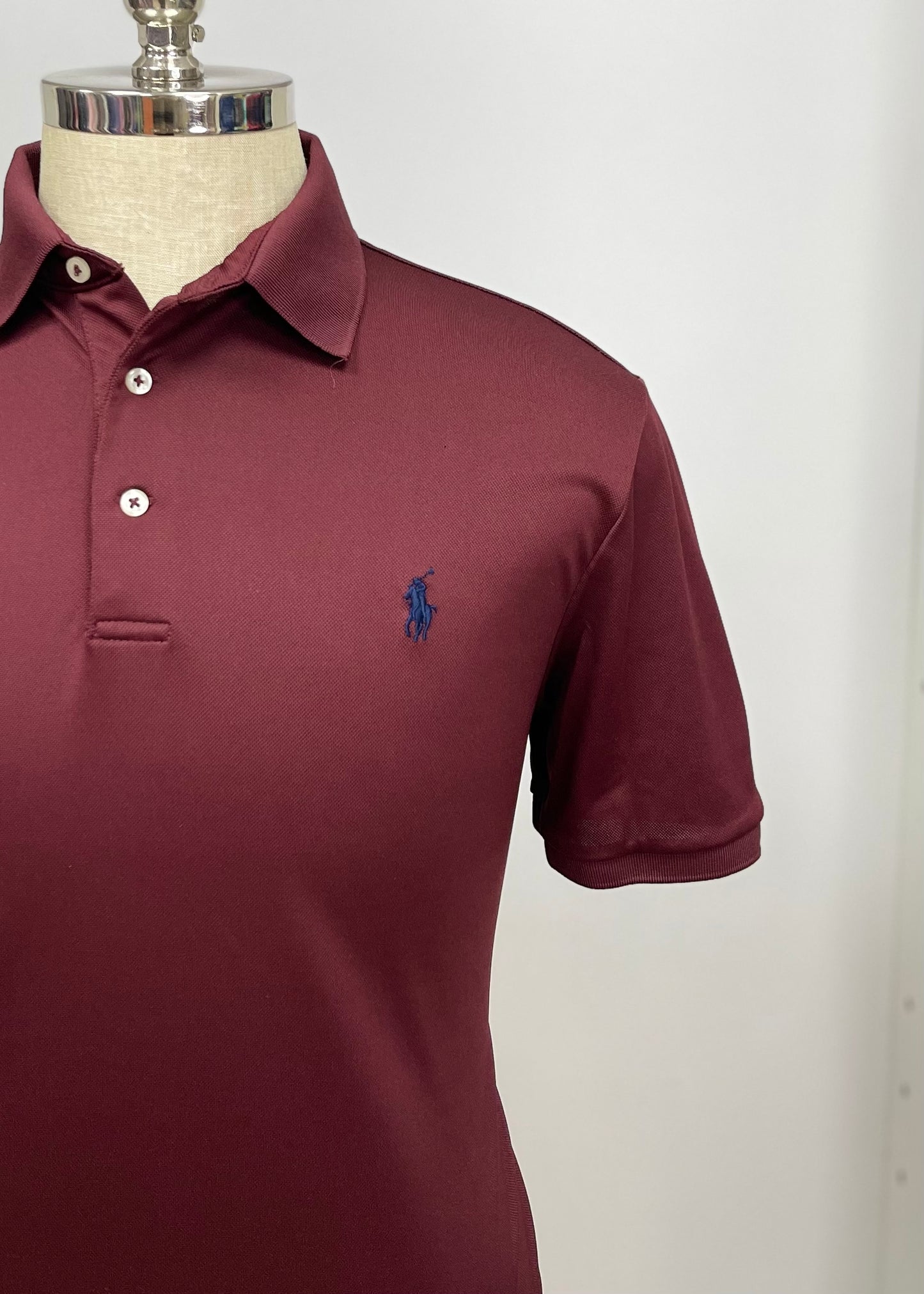 Camiseta Polo Ralph Lauren 🏇🏼 Tela performance color rojo oscuro Talla M Entalle Regular