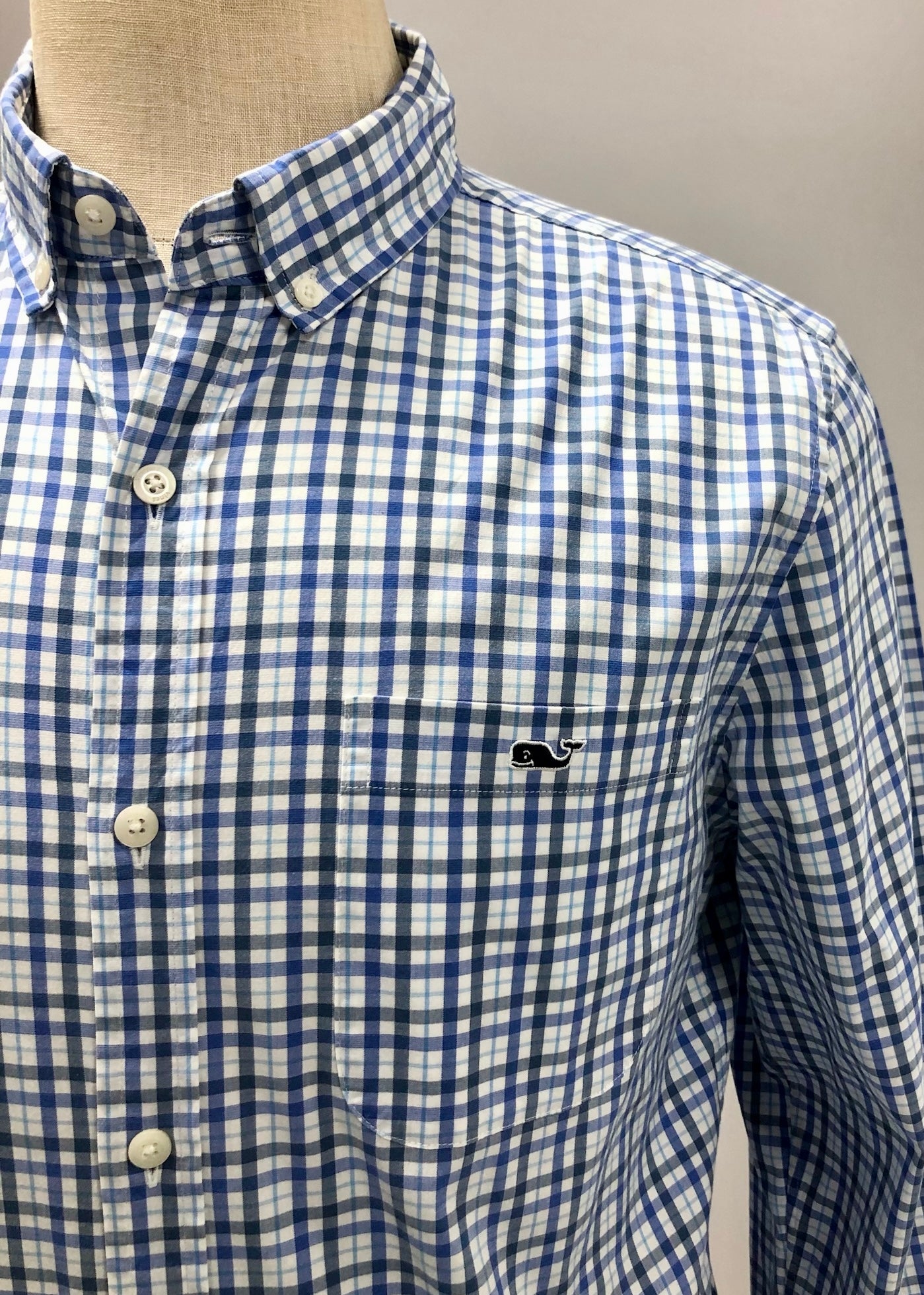 Camisa de botones Vineyard Vines 🐳 color blanco de cuadros en color gris y azul Talla M Entalle Slim Fit