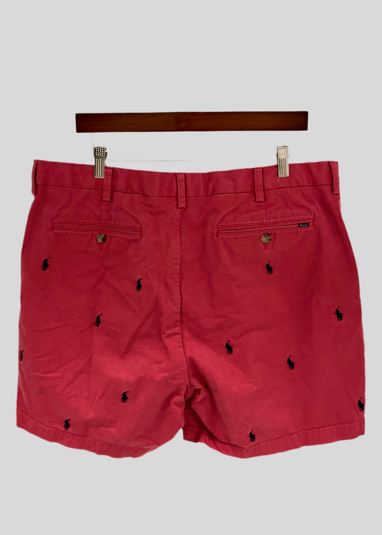 Short Casual Polo Ralph Lauren Color rosado magenta con diseño de logis Talla 38 (XL)