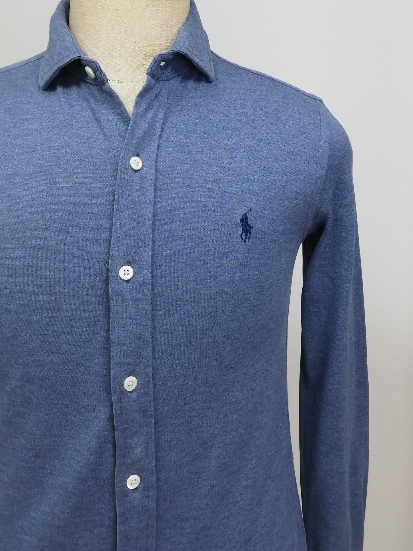 Camisa Polo Ralph Lauren 🏇🏼 Tela camiseta (Knit Oxford) en color azul grisáceo Talla S Entalle Regular