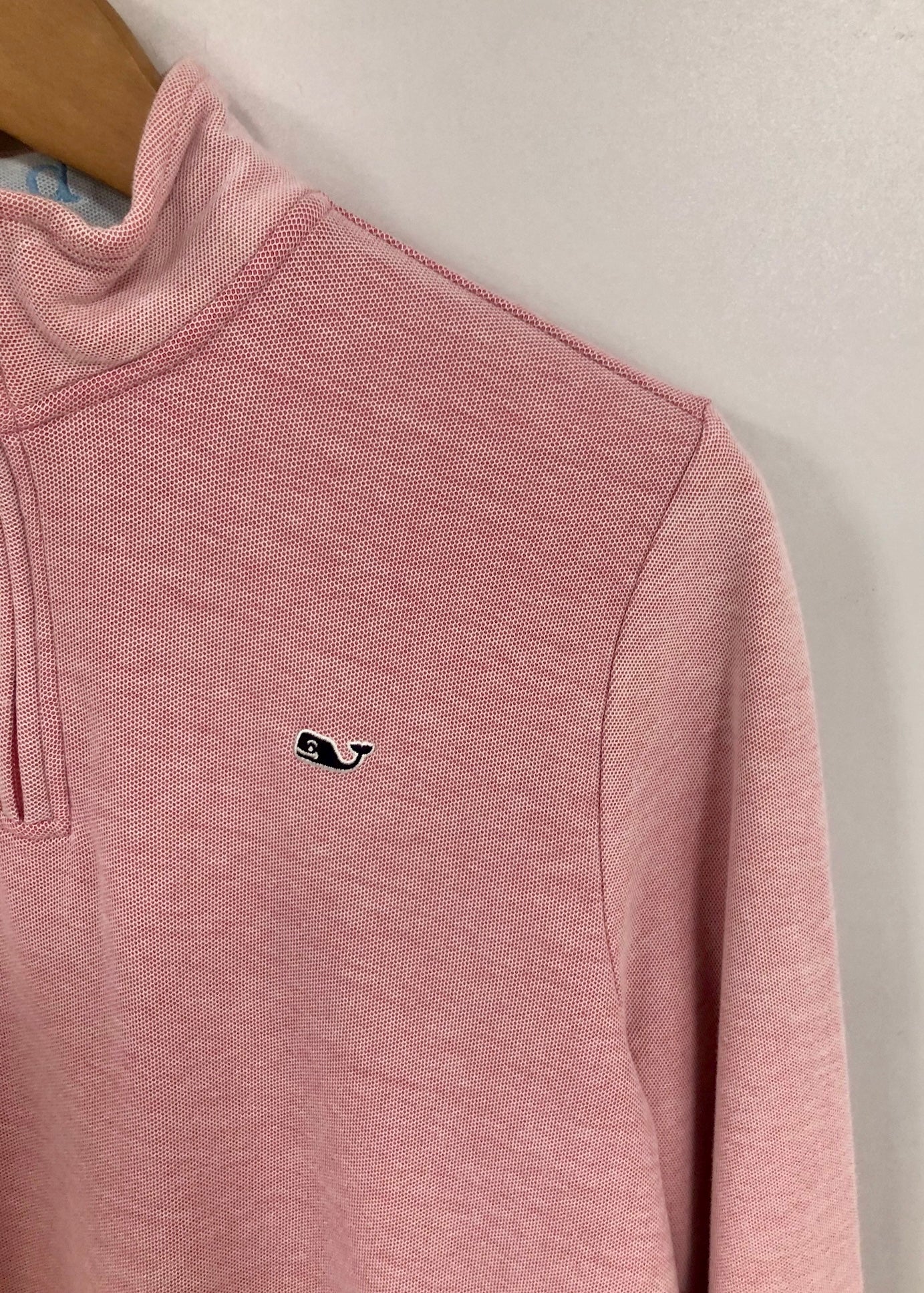 Sueter Jersey de niño o niña Vineyard Vines 🐳 color rosado claro con logo azul navy Talla XL