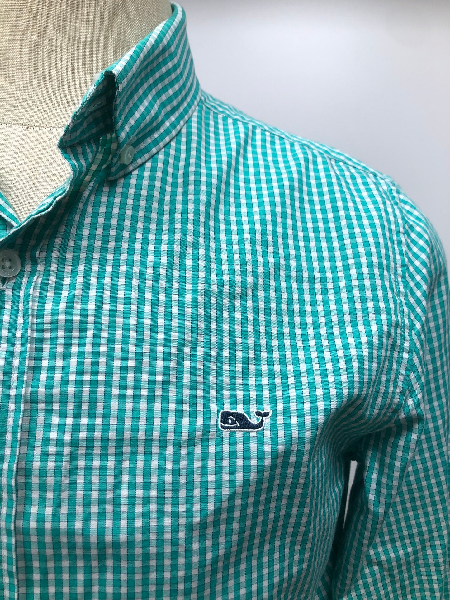 Camisa Vineyard Vines 🐳 con patrón de cuadros gingham en color verde esmeralda y blanco Talla S Entalle Slim Fit