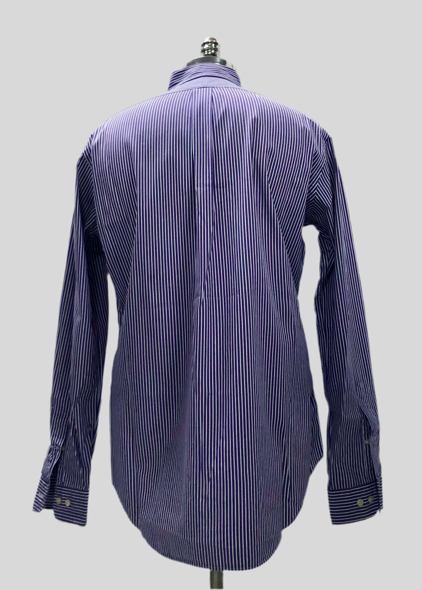 Camisa Polo Ralph Lauren 🏇🏼 con patron de rayas en color morado y blanco Talla M Entalle Clásico