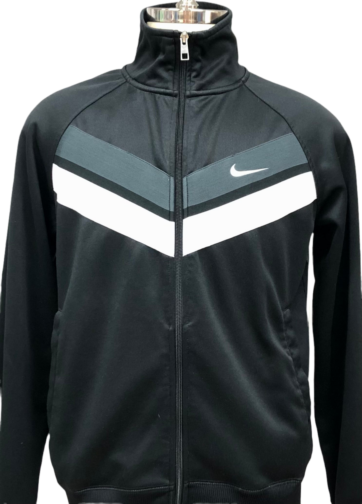 Jacket Nike Retro style color gris oscuro Talla Medium