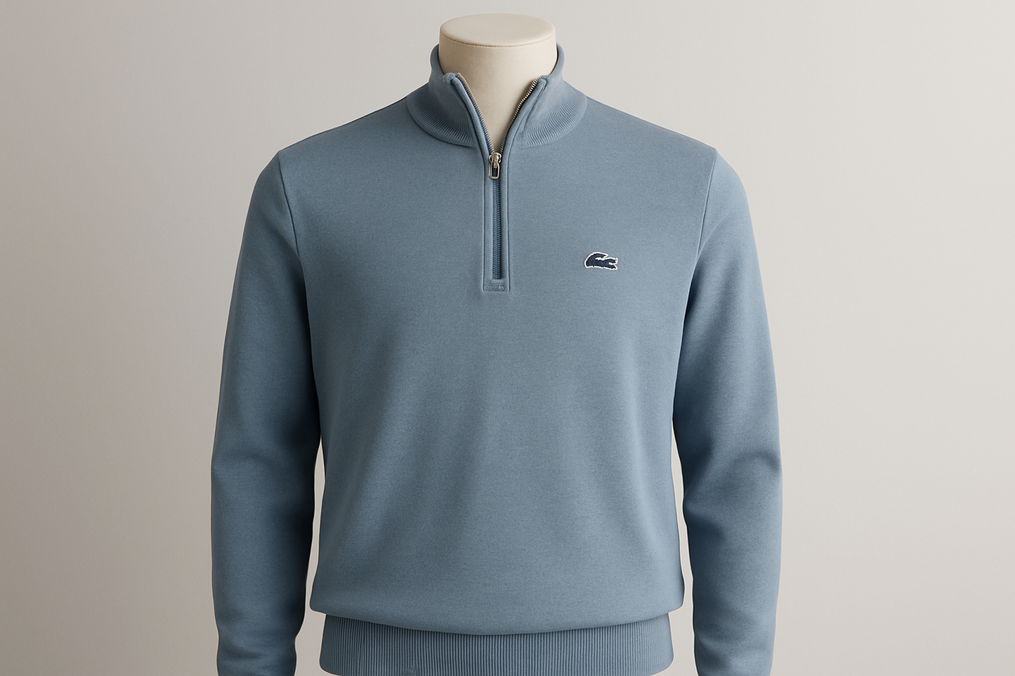 Sueter Jersey Lacoste 🐊 color gris claro con logo azul navy Tela algodón Pima Talla L