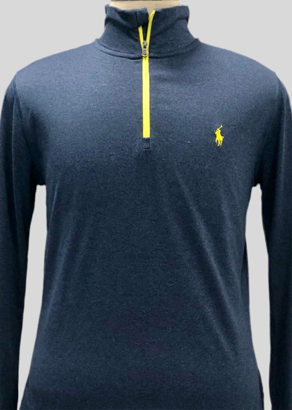 Sueter Jersey Polo Ralph Lauren 🏇🏼 Performance color azul grisaceo y logo en amarillo Talla M