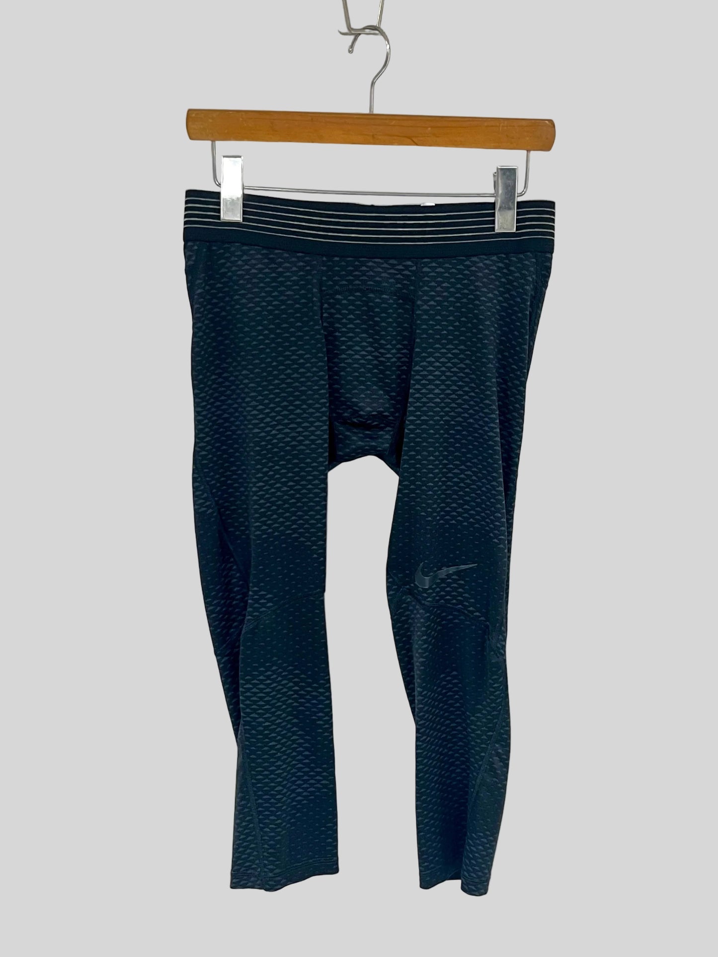 Malla de entrenamiento licra Nike ✔️ Pro Dri-FIT de 3/4 de largo para hombre en Color negro con tríptico en gris Talla L