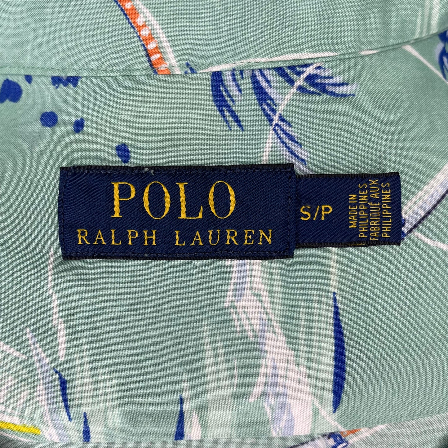 Camisa de botones Polo Ralph Lauren 🏇🏼 Tela ligera en color verde claro con diseño marino en color azul Talla S Entalle Regular