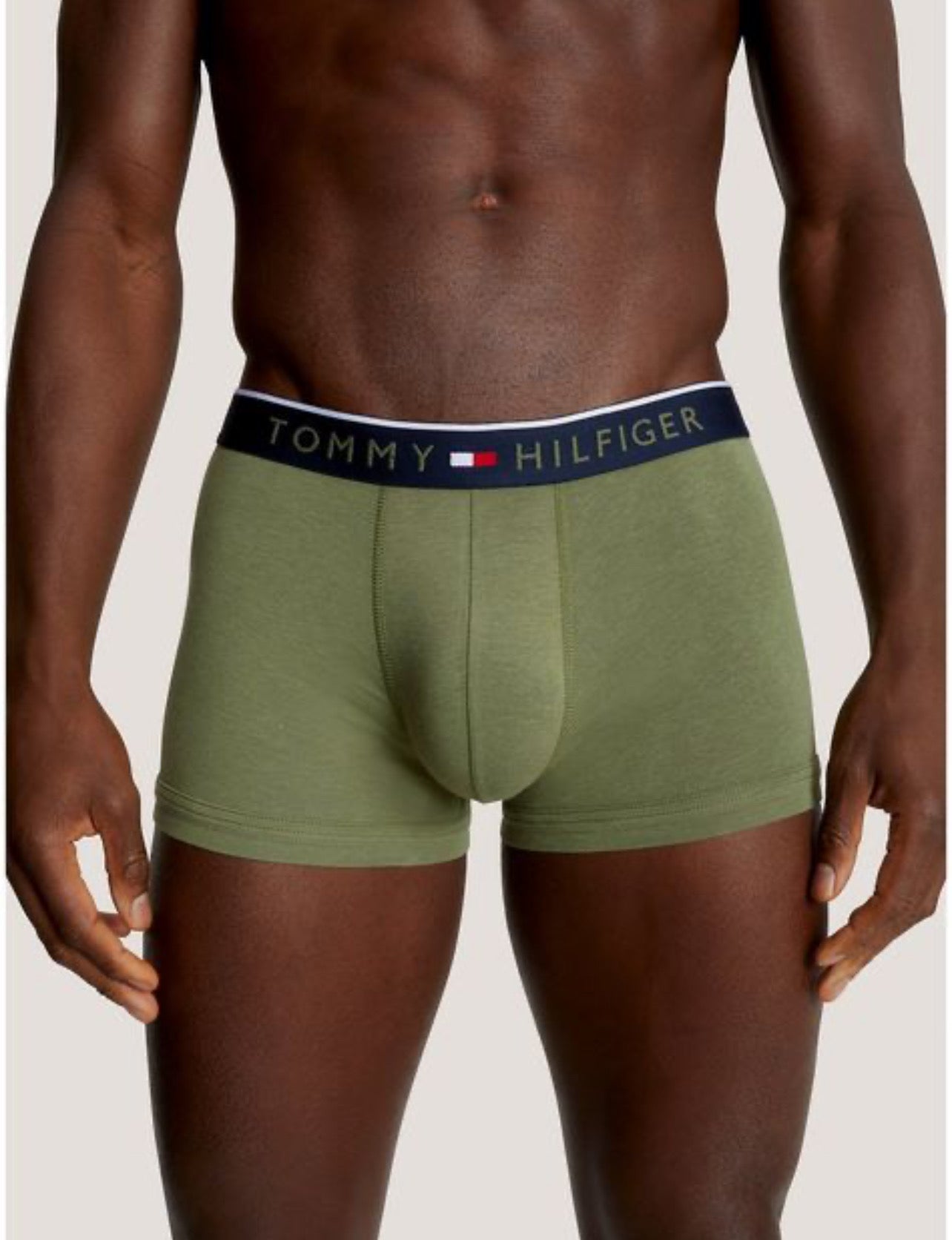 Paquete de 3 Boxer Briefs Tommy Hilfiger 🇺🇸  Tela algodón stretch color azul navy, rosado y verde oliva Talla XL