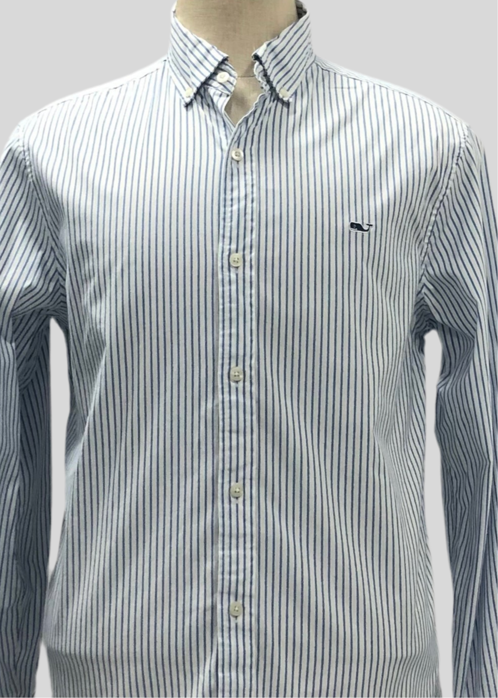 Camisa de botones Vineyard Vines 🐳 con patrón de rayas en color azul y blanco Talla M Entalle Clásico