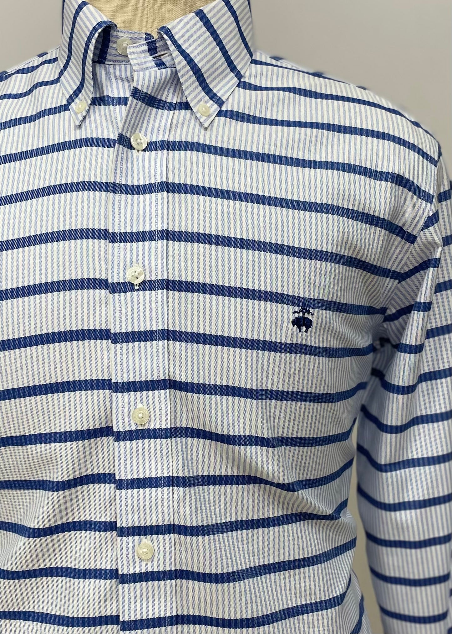 Camisa Brooks Brothers 🐑 color blanco con rayas en azul Talla M Entalle Regular