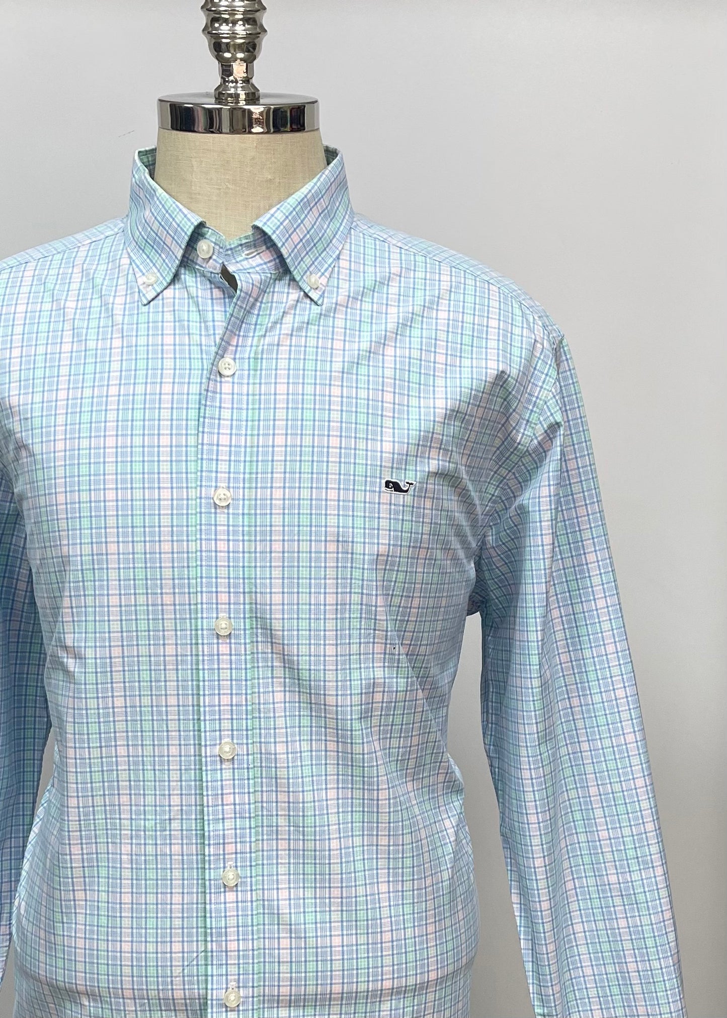 Camisa de botones Vineyard Vines 🐳 color blanco de cuadros en color rosado, verde y celeste Talla XL Entalle Slim Fit